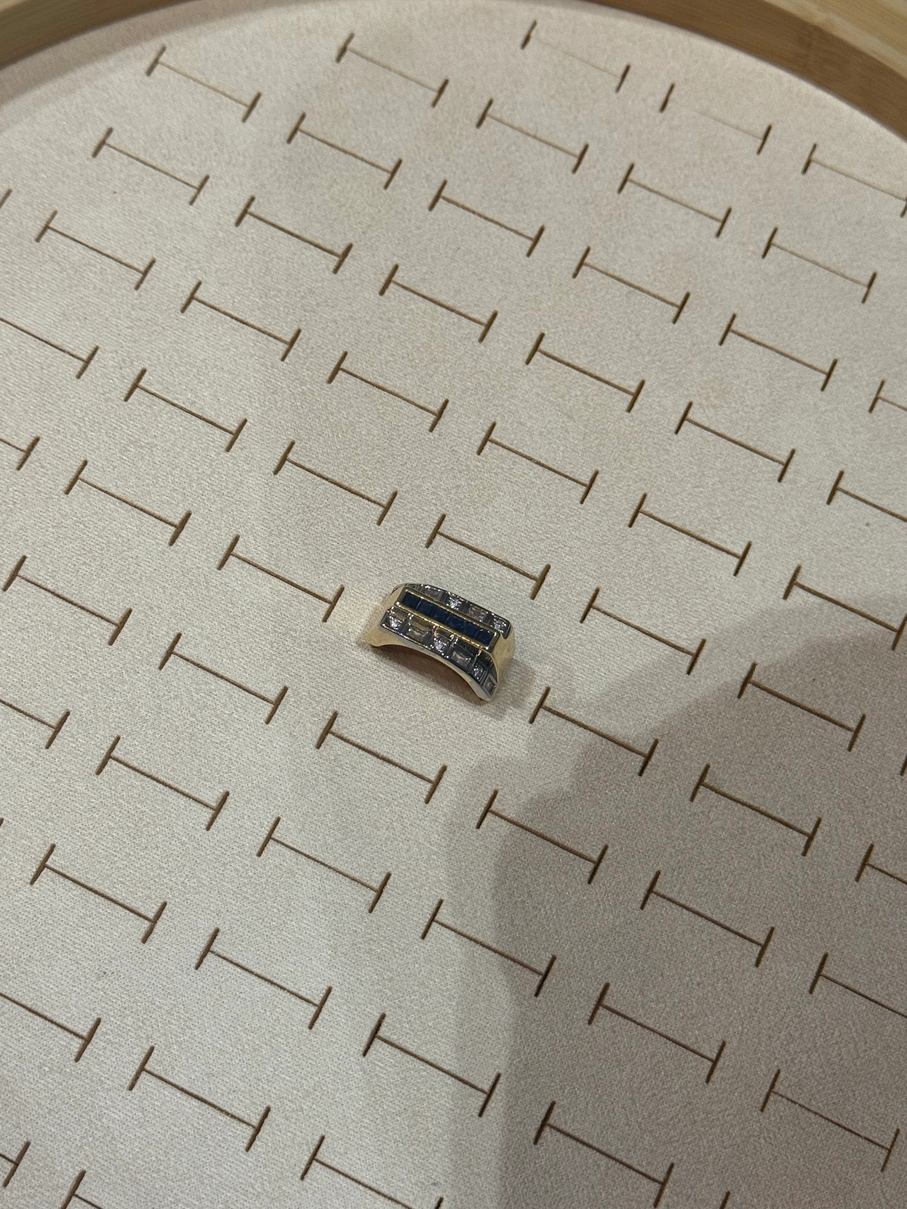 Özel Seri Lacivert Şerit Taşlı Yüzük