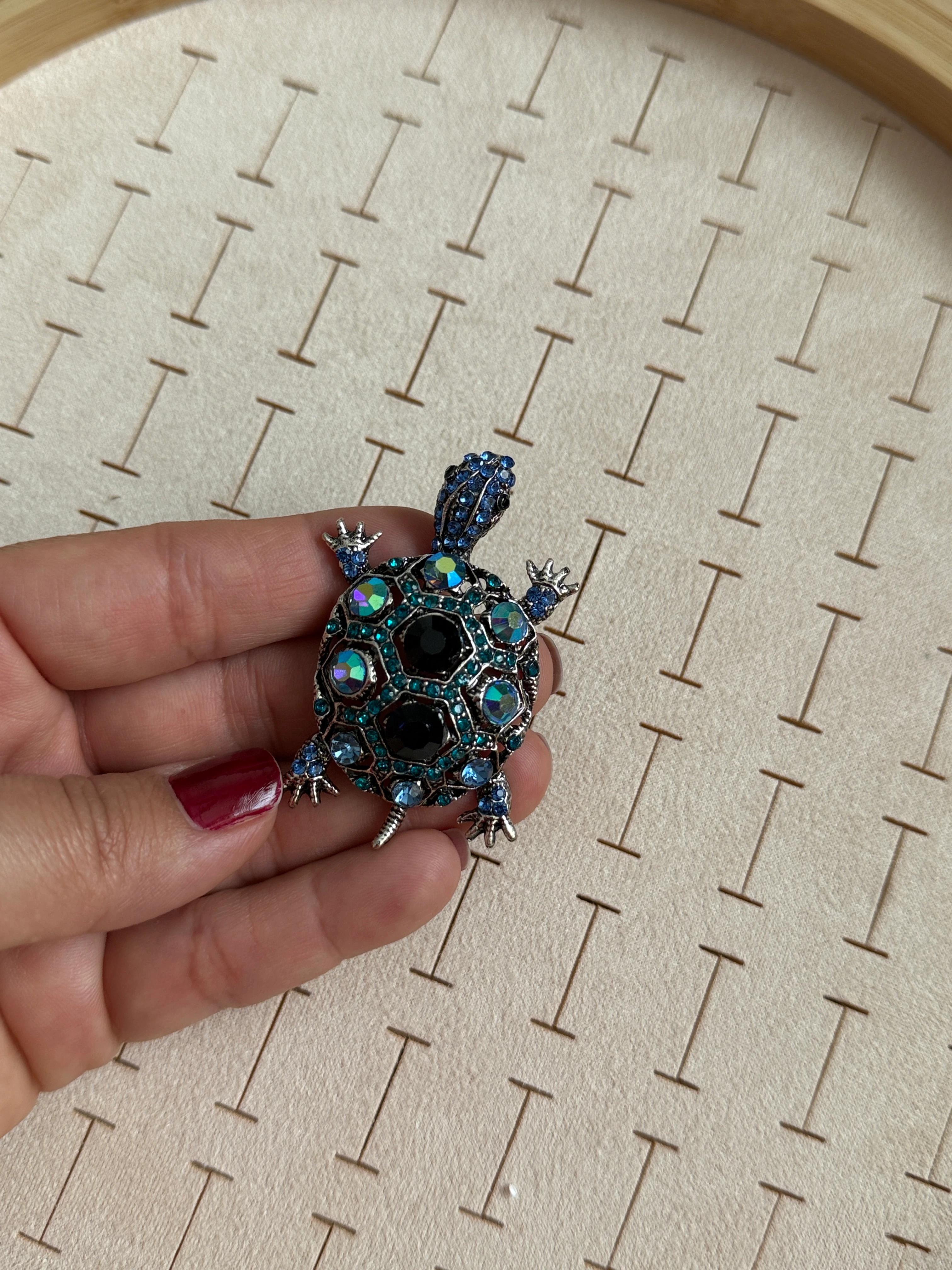 Özel Seri Mavi Gömme Taşlı Kaplumbağa Broş