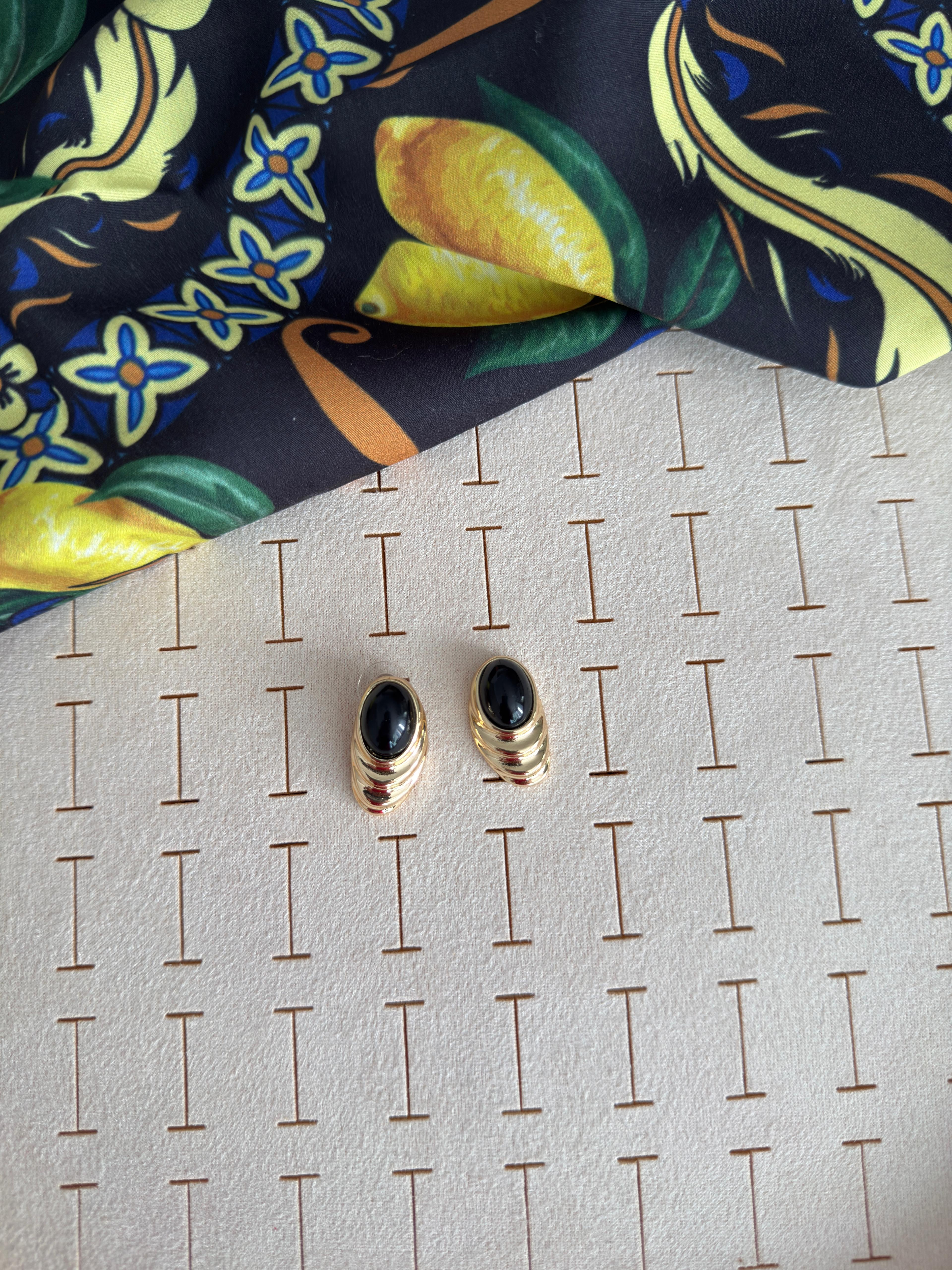 Özel Seri Minimal Vintage Siyah Küpe