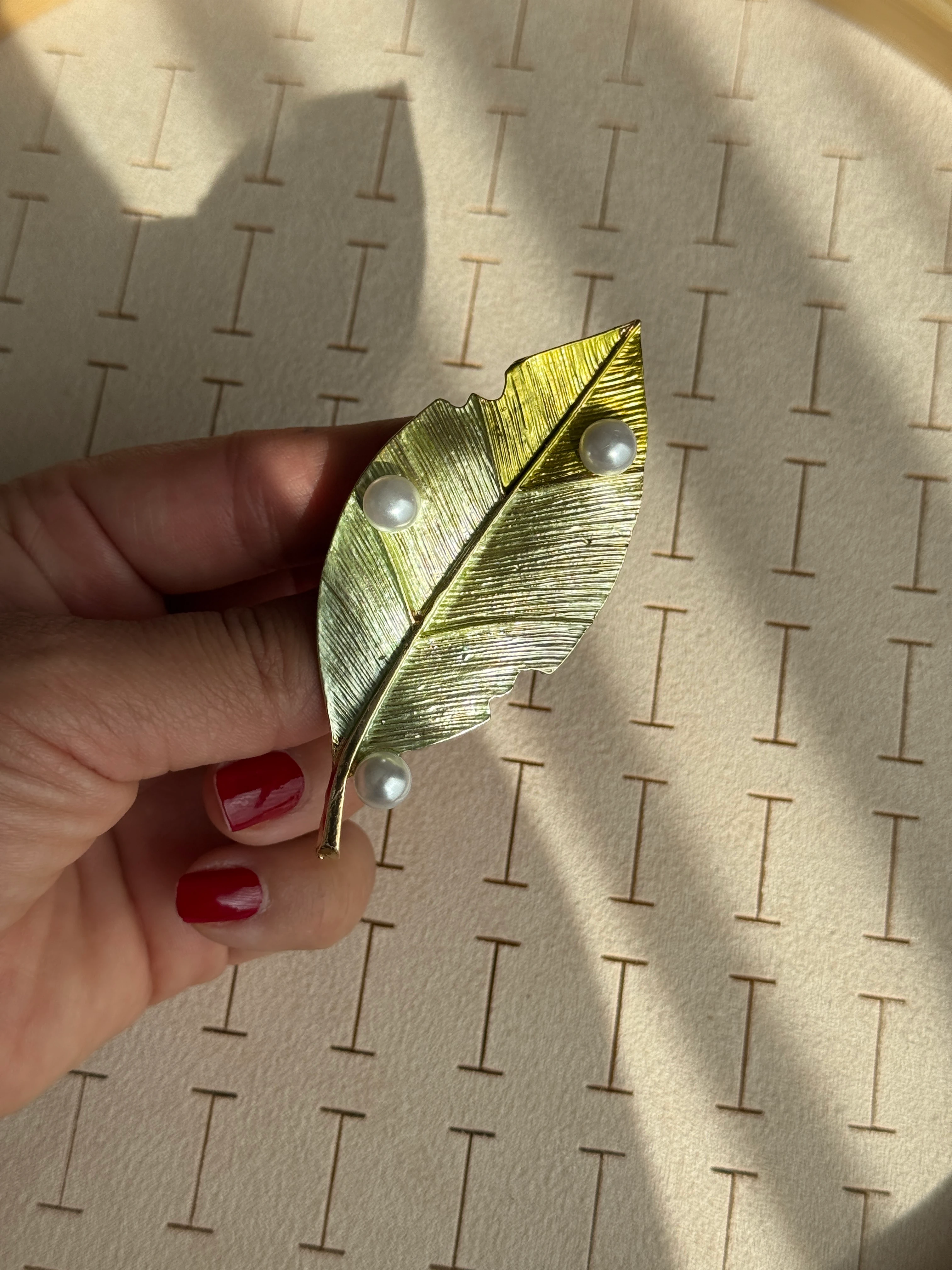 Özel Seri İncili Yaprak Broş