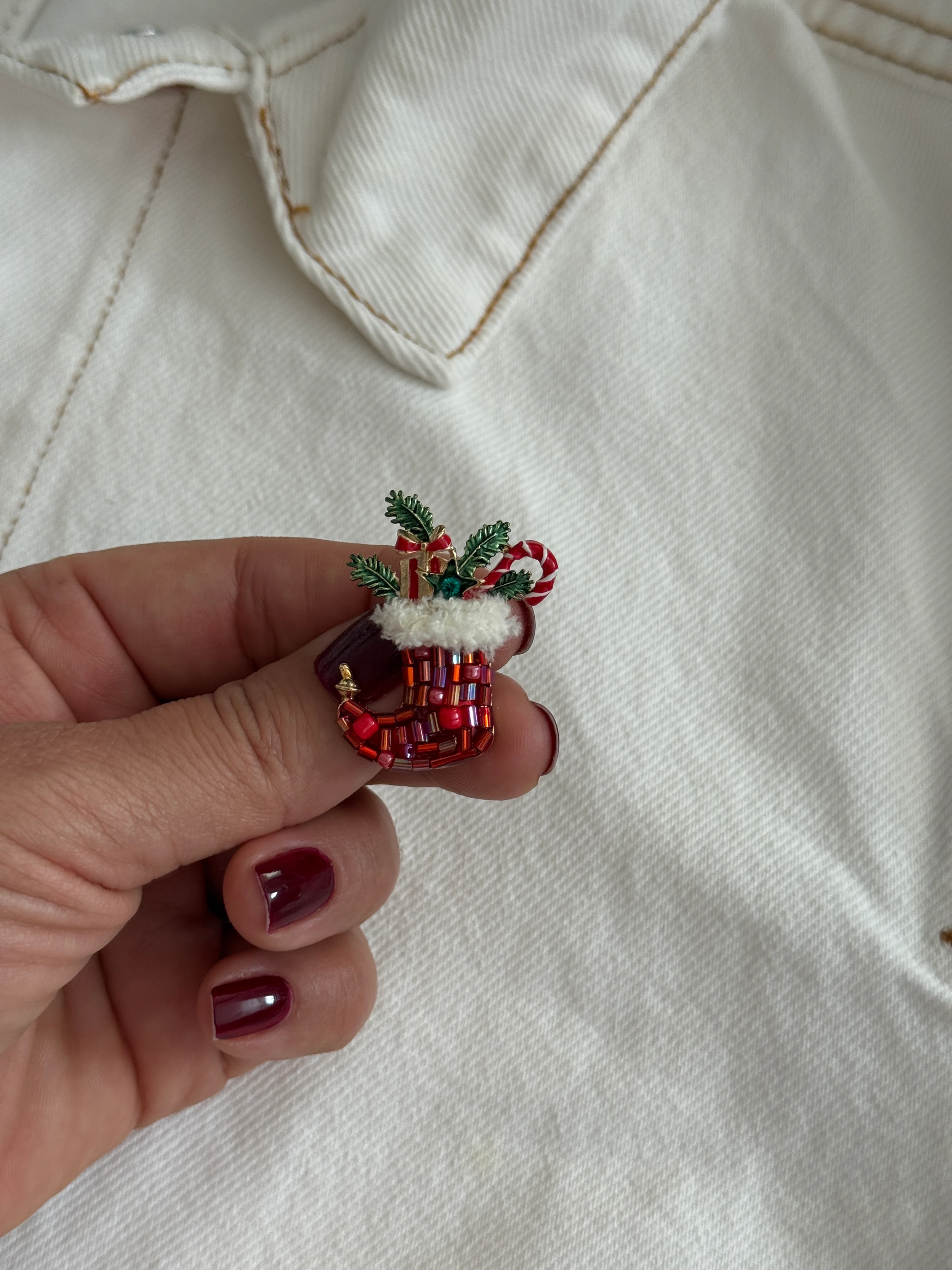 Kırmızı Boru Boncuklu Noel Çorap Broş