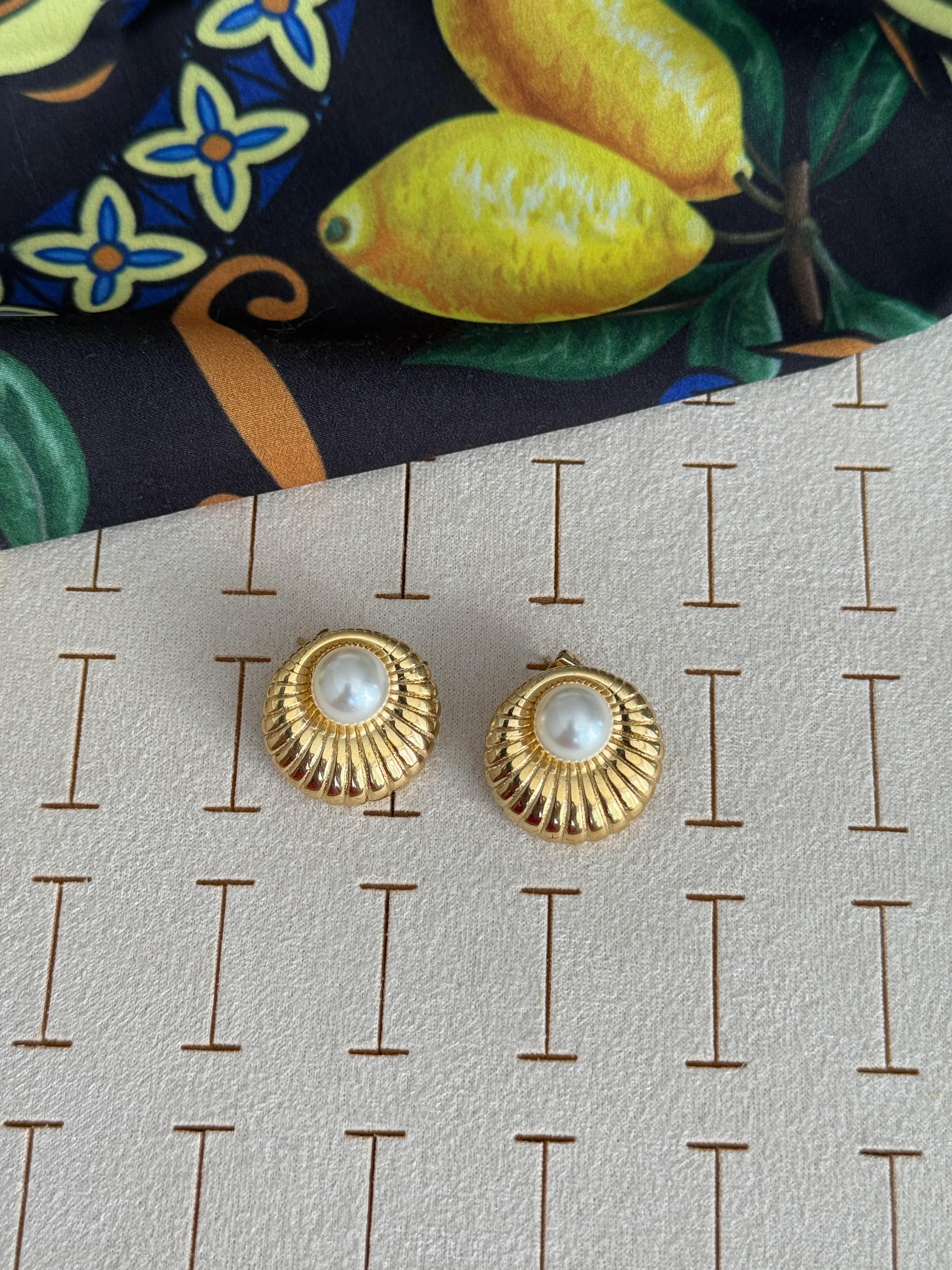 Çelik İncili Düğme Küpe