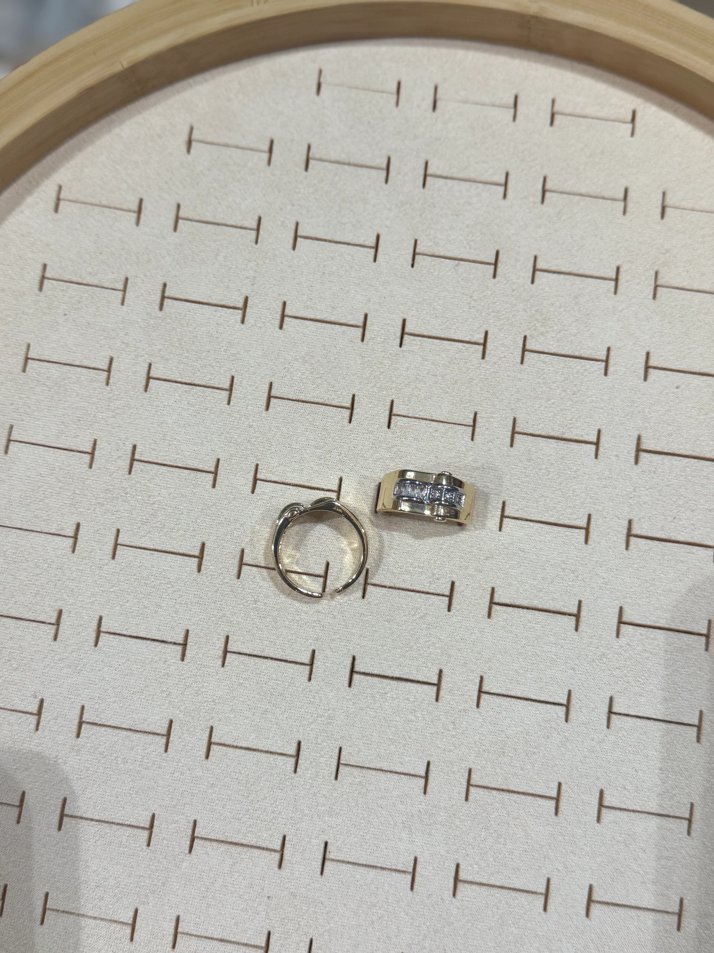 Özel Seri Beyaz Taşlı Yüzük 