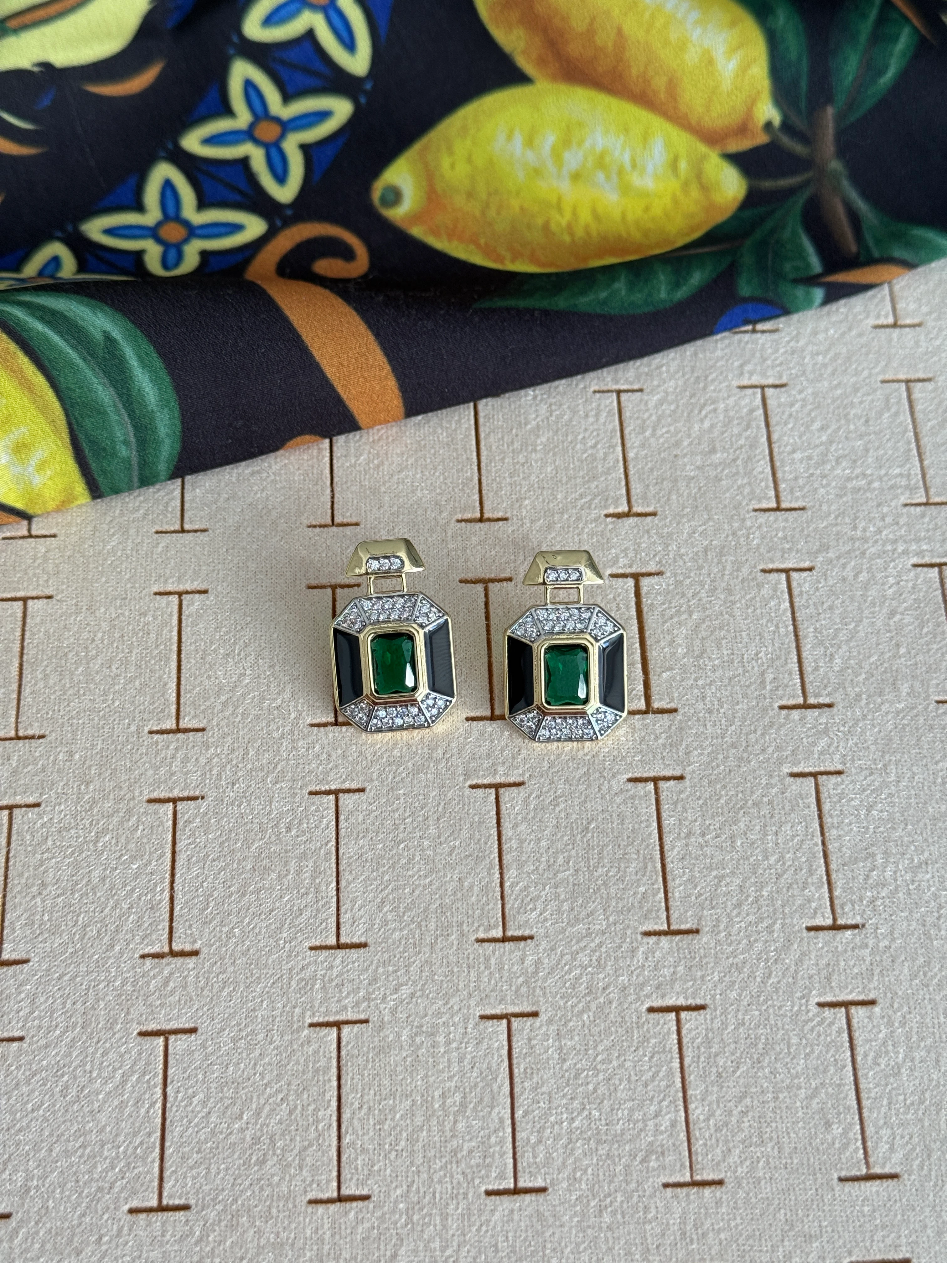 Çelik Yeşil Taşlı Küpe