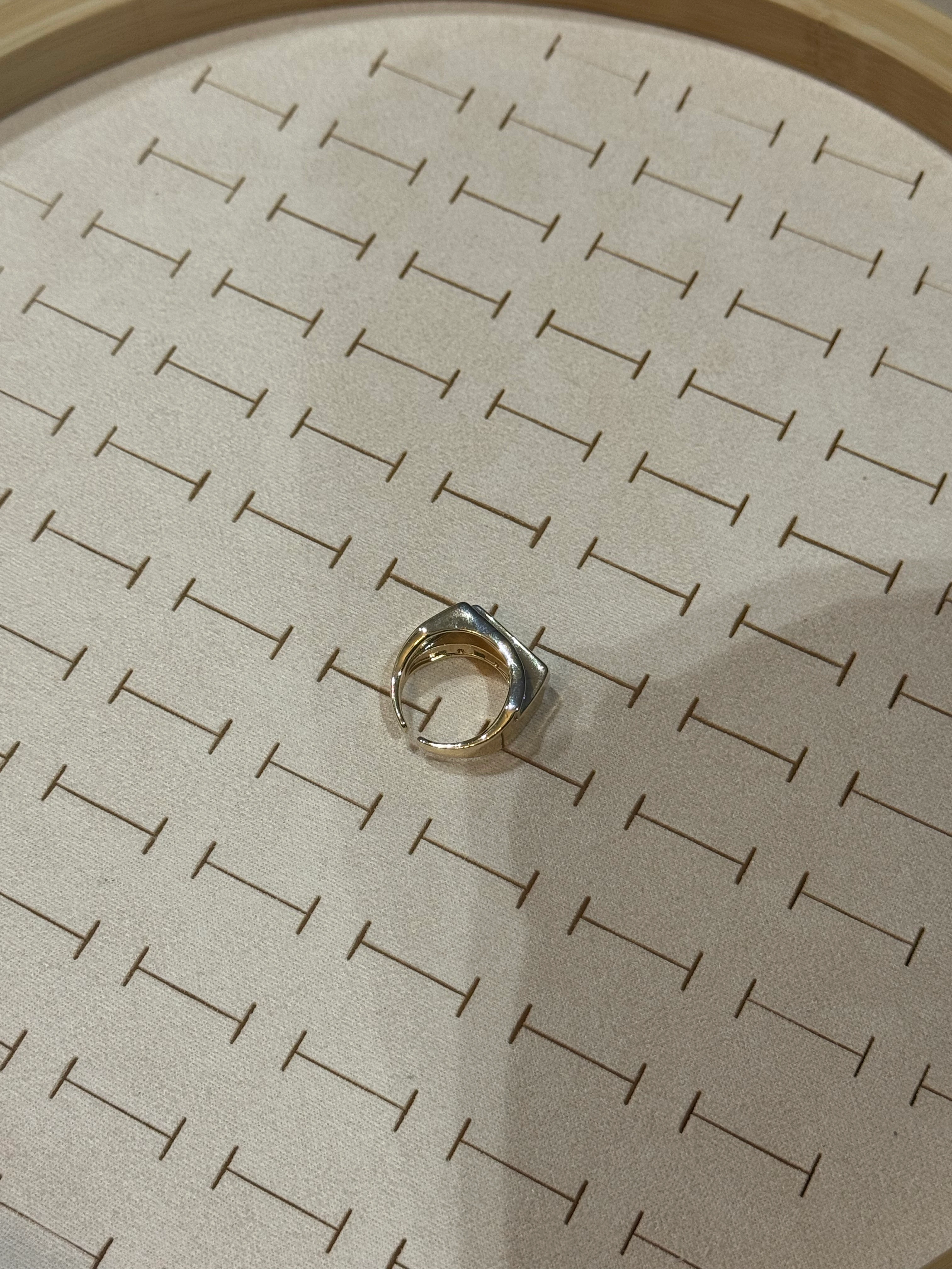 Özel Seri Lacivert Şerit Taşlı Yüzük