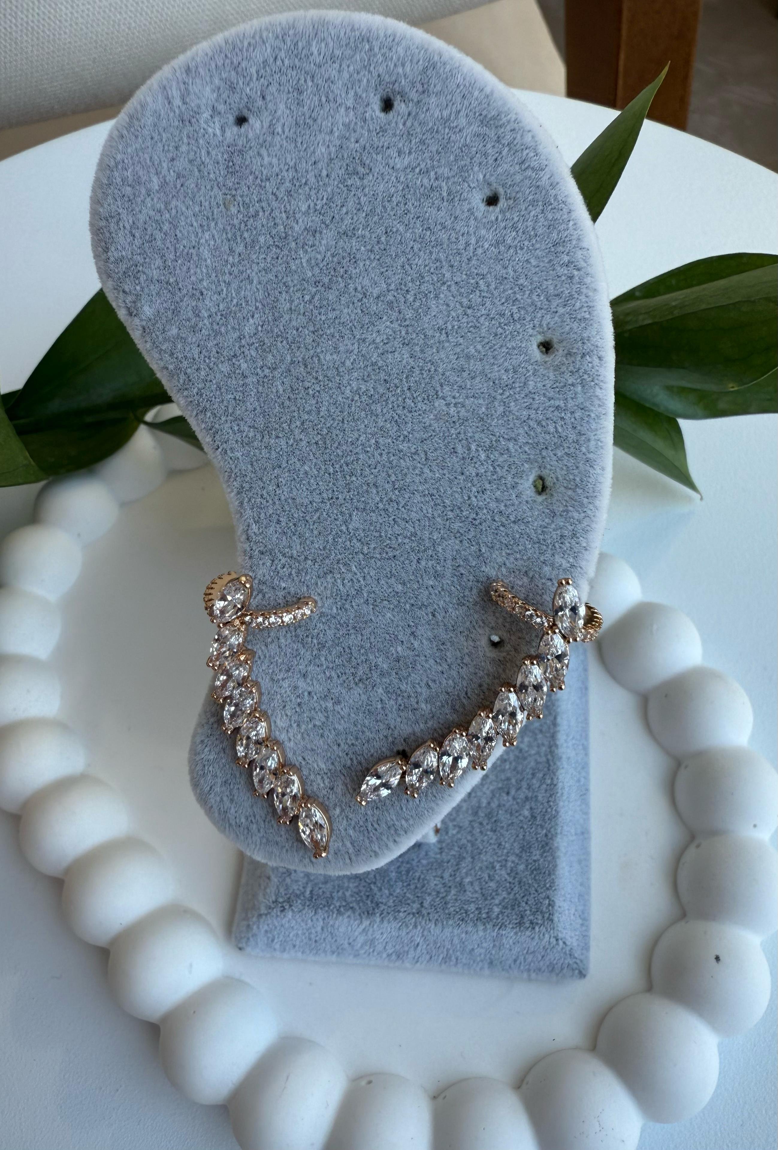 Vip 18K Başak Kıkırdak Küpe