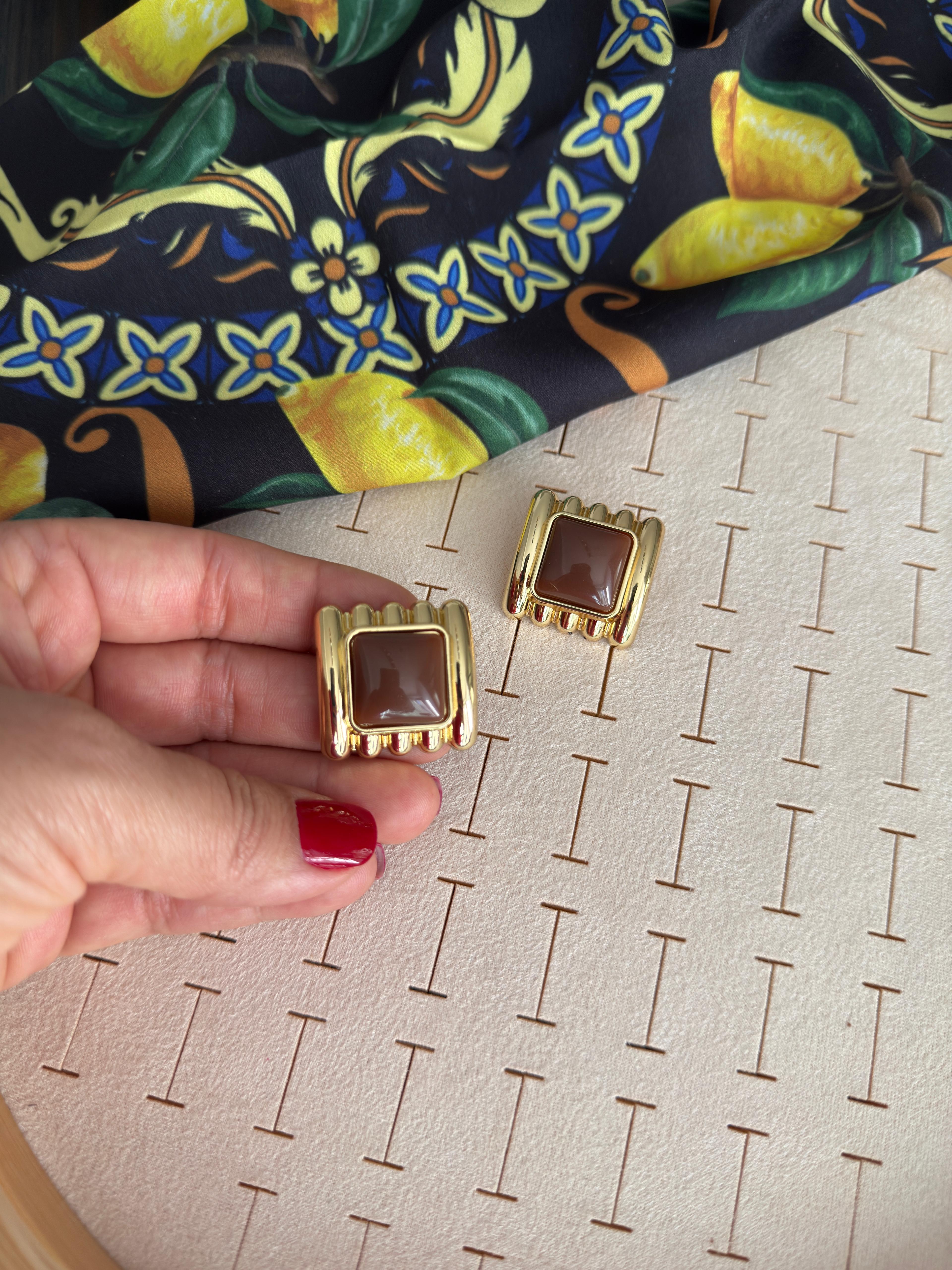 Özel Seri Gold Tırtıklı Kare Kahve Küpe