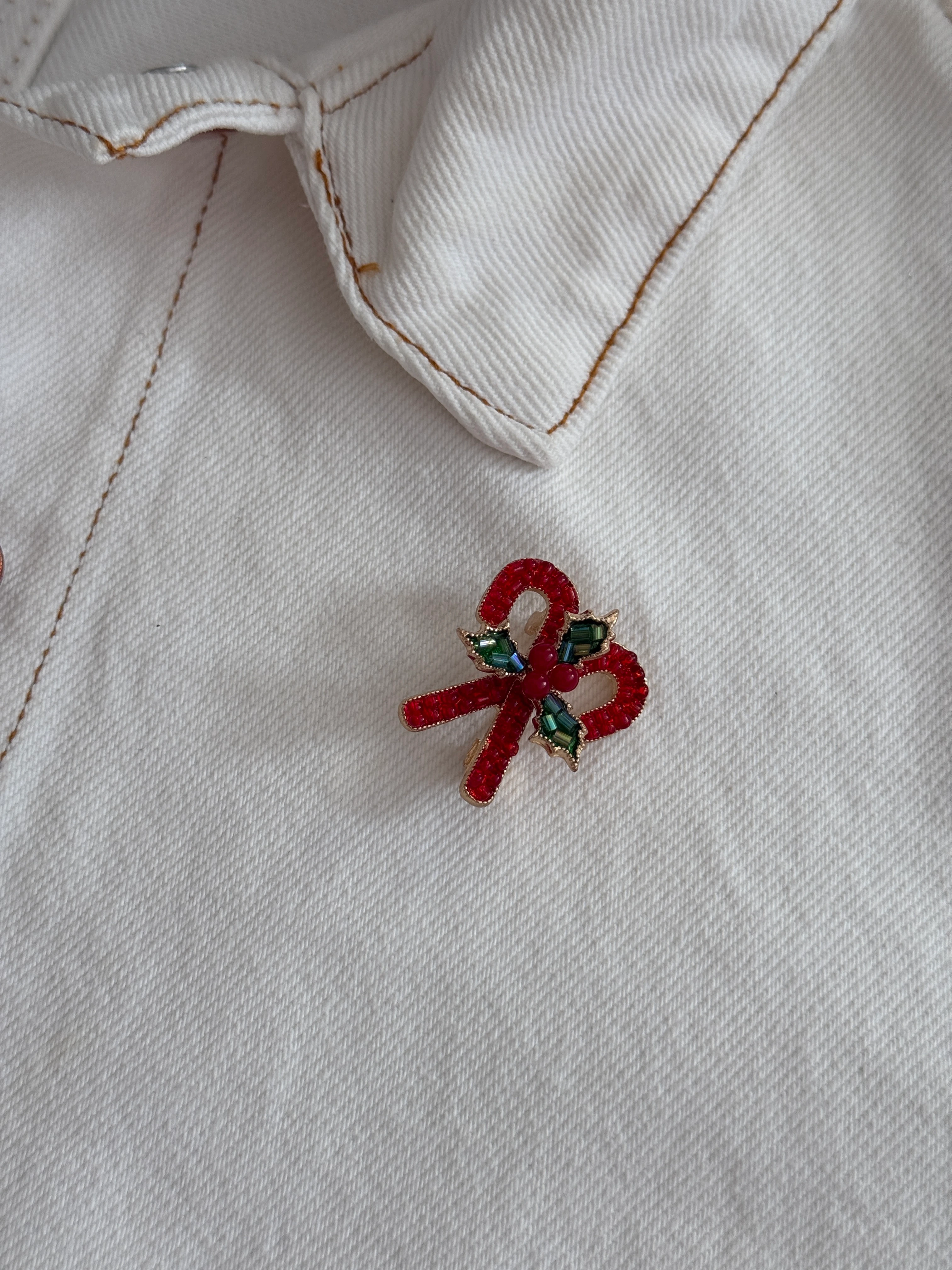 Kırmızı Taşlı Baston Broş