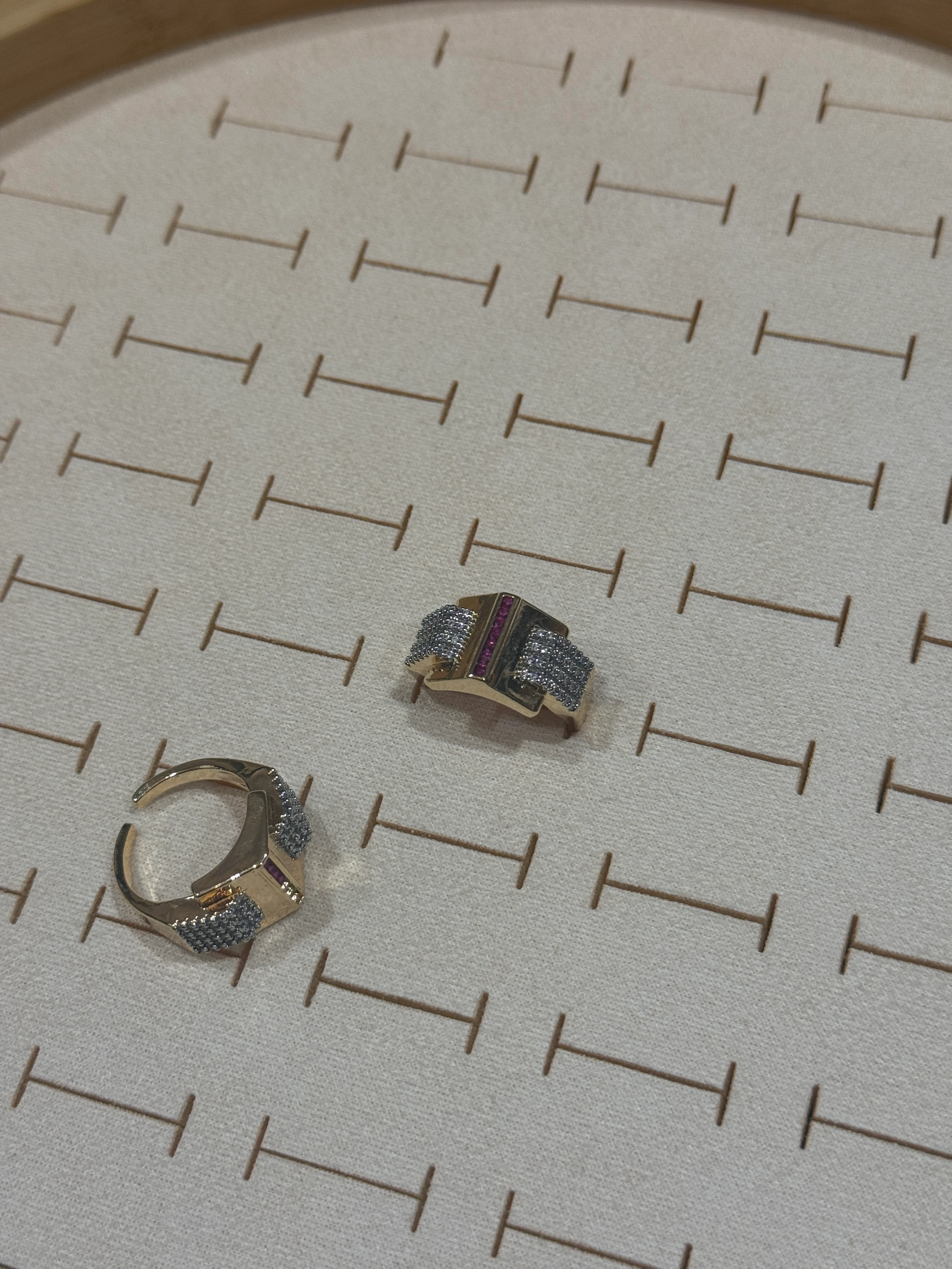 Özel Seri Fuşya Taşlı Zirkon Taşlı Yüzük