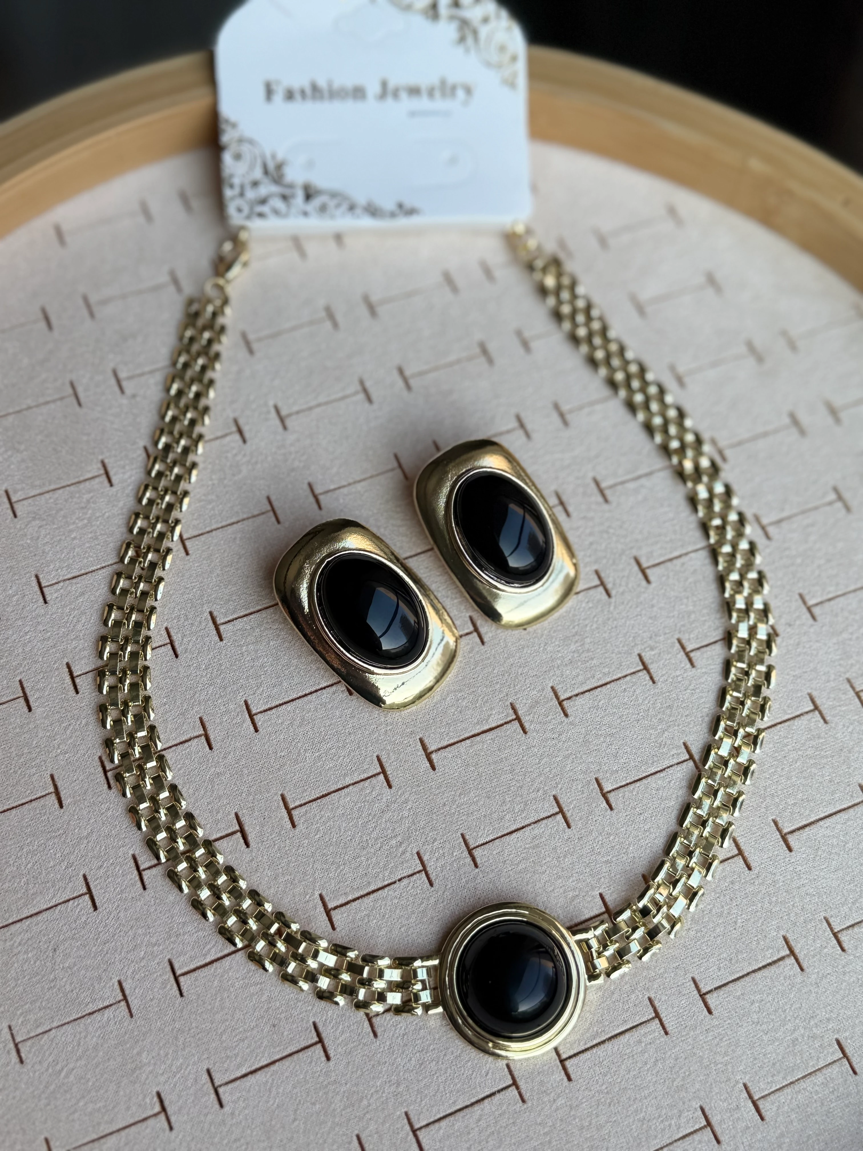 Özel Seri Siyah Vintage Küpe Kolye Kombini 