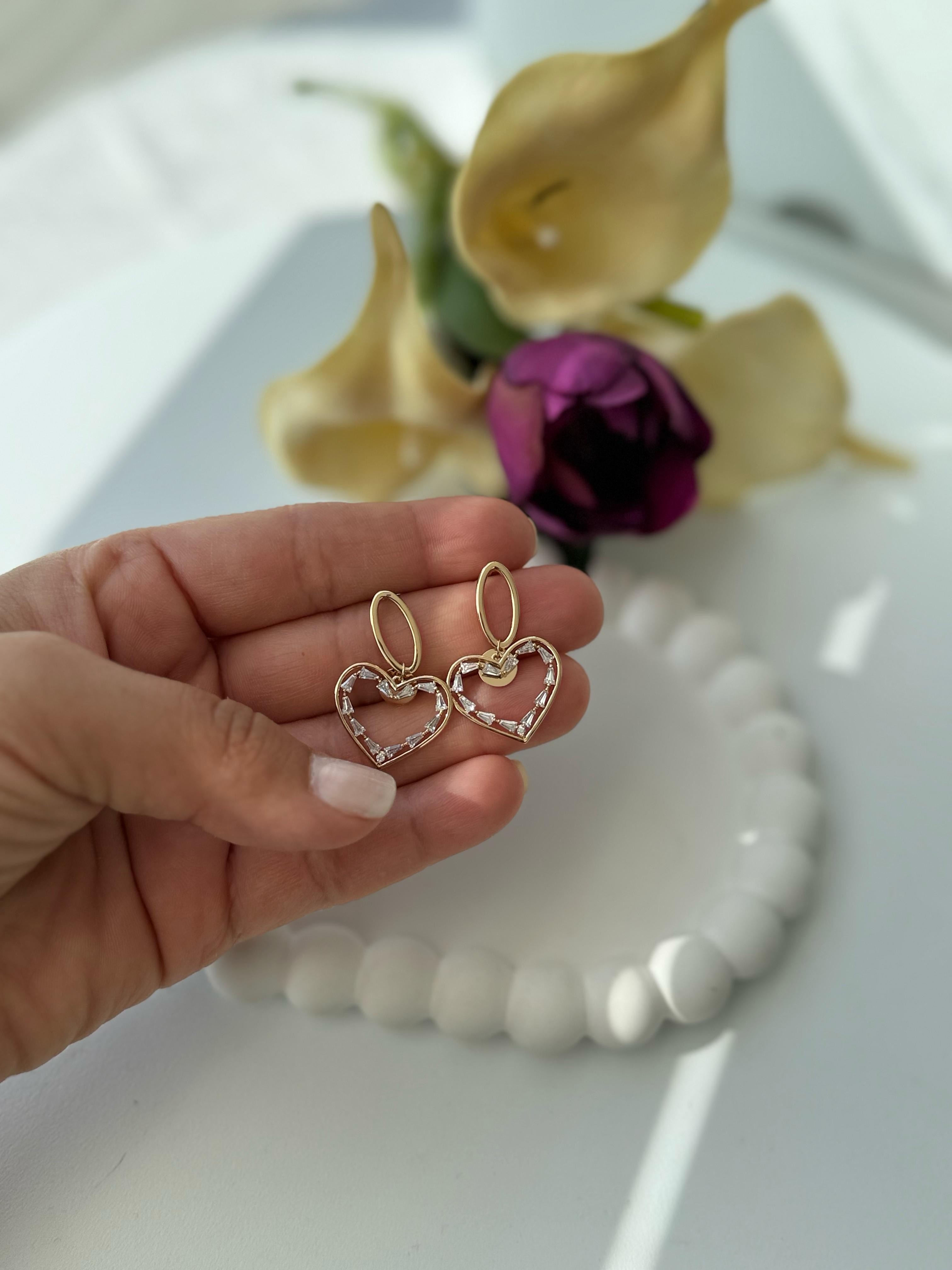 Vip 18k Pullu Zirkon Taşlı Kalp Küpe