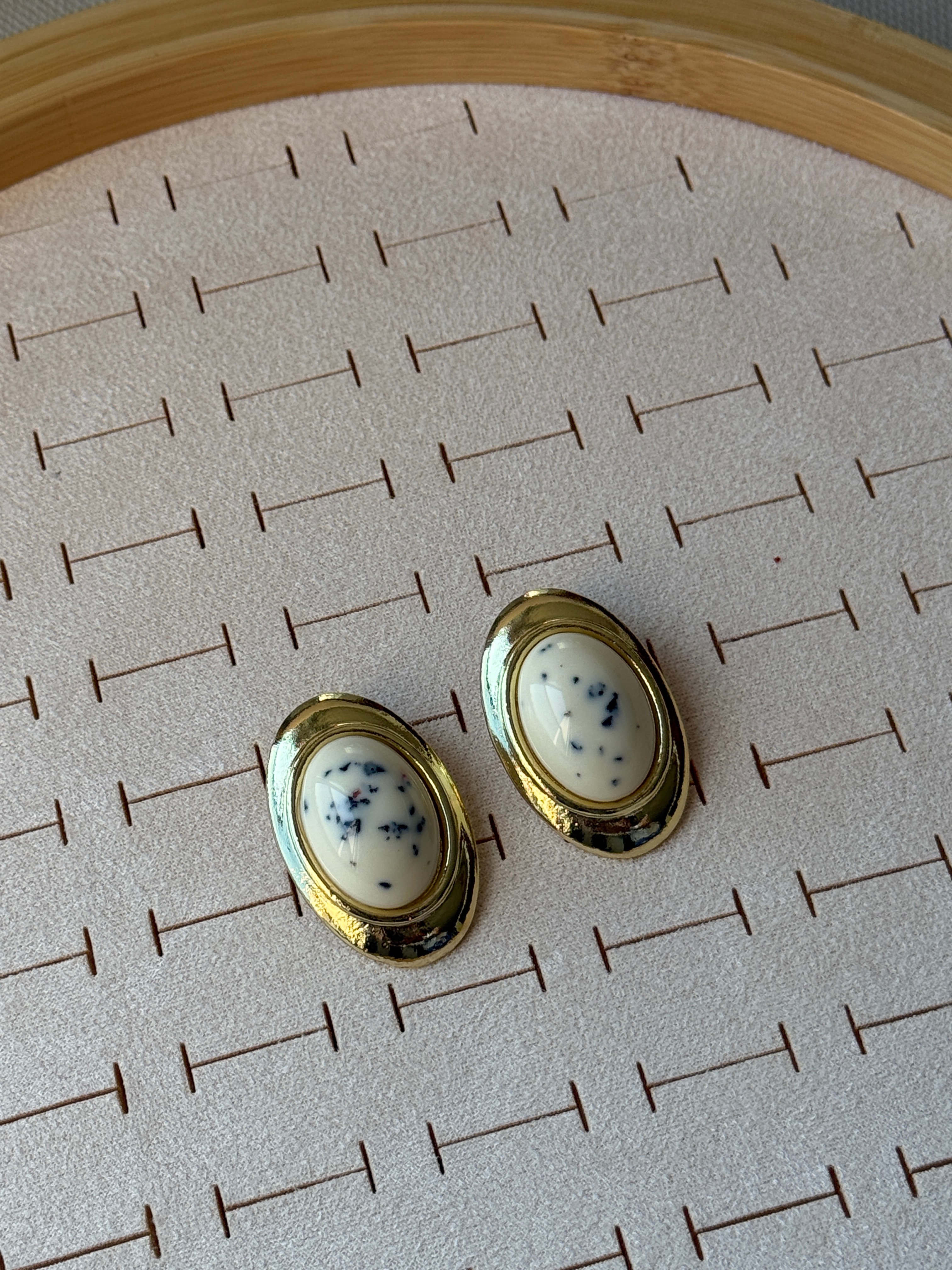 Özel Seri Marka Model Vintage Ekru Küpe