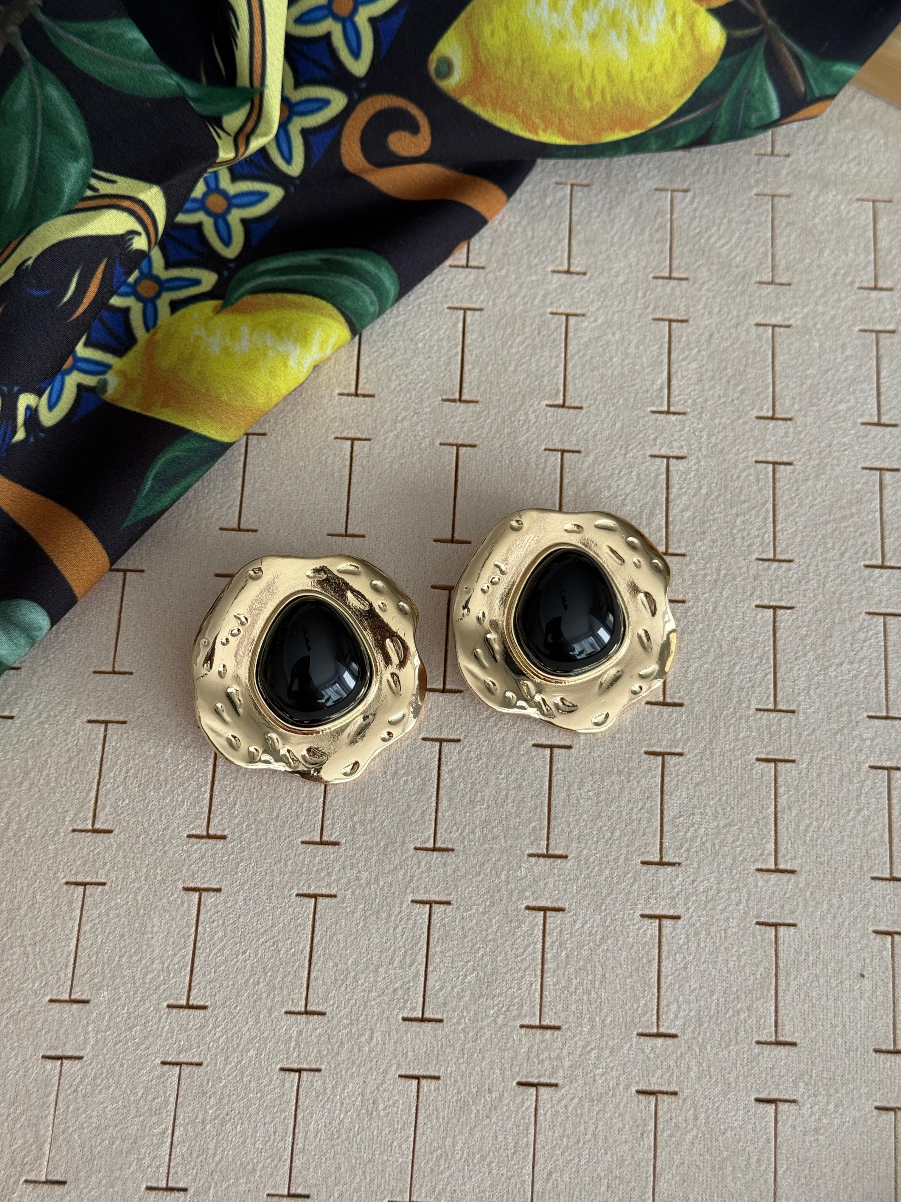 Özel Seri Vintage Mat Siyah Küpe