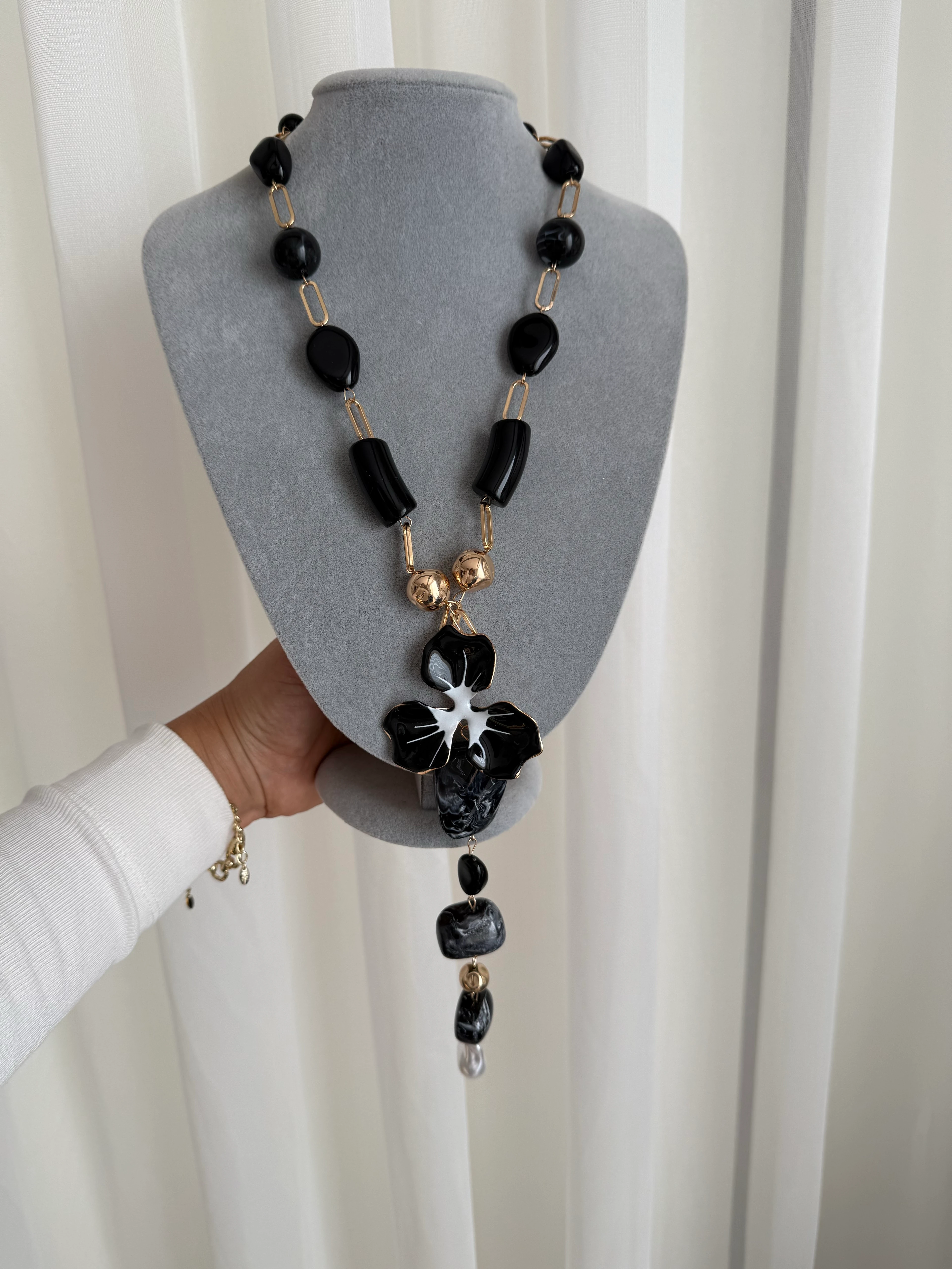 Özel Seri Siyah Çiçek Kolye Kombini 