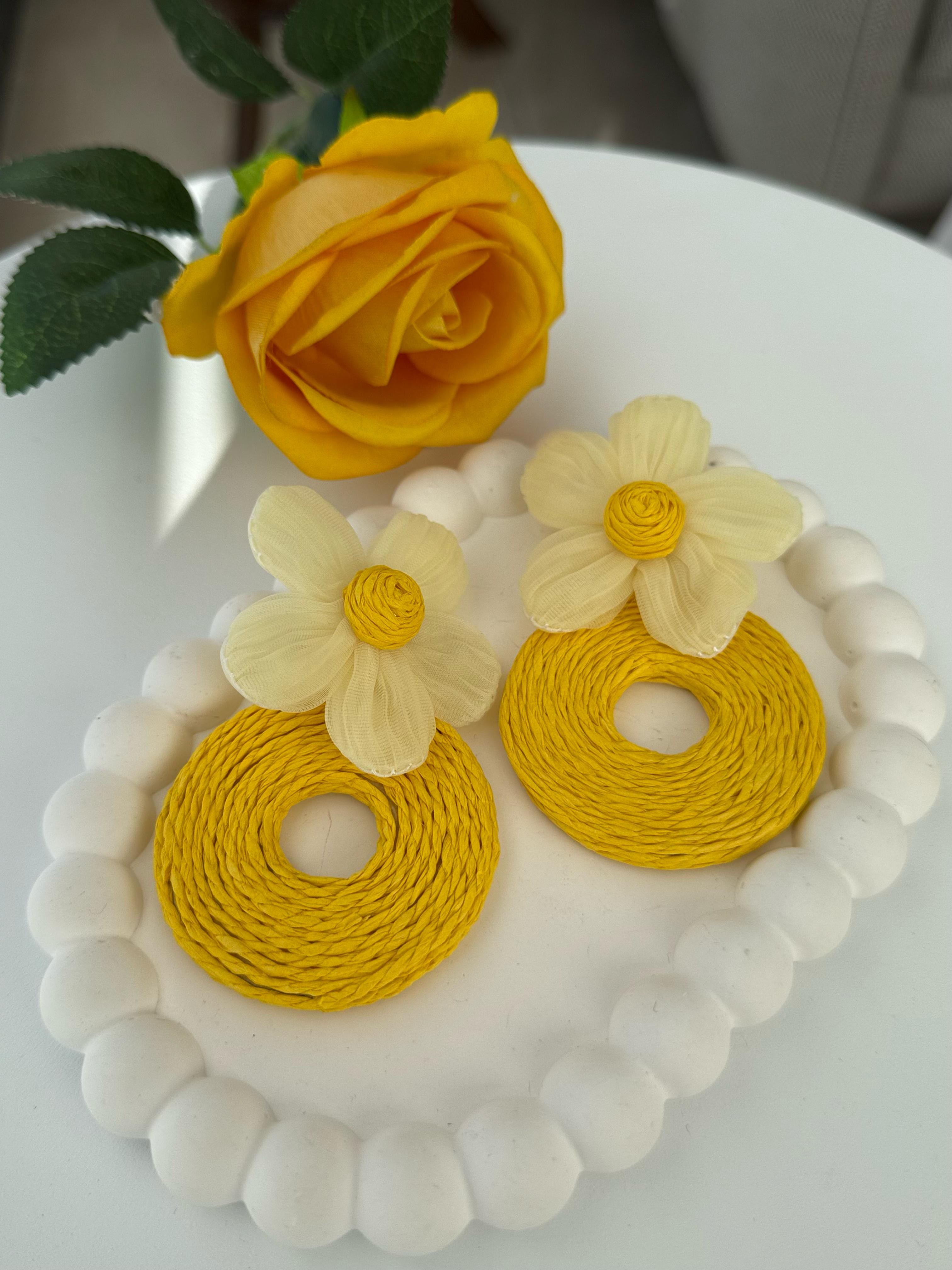 Özel Seri Yellow Flowers Hasır Küpe