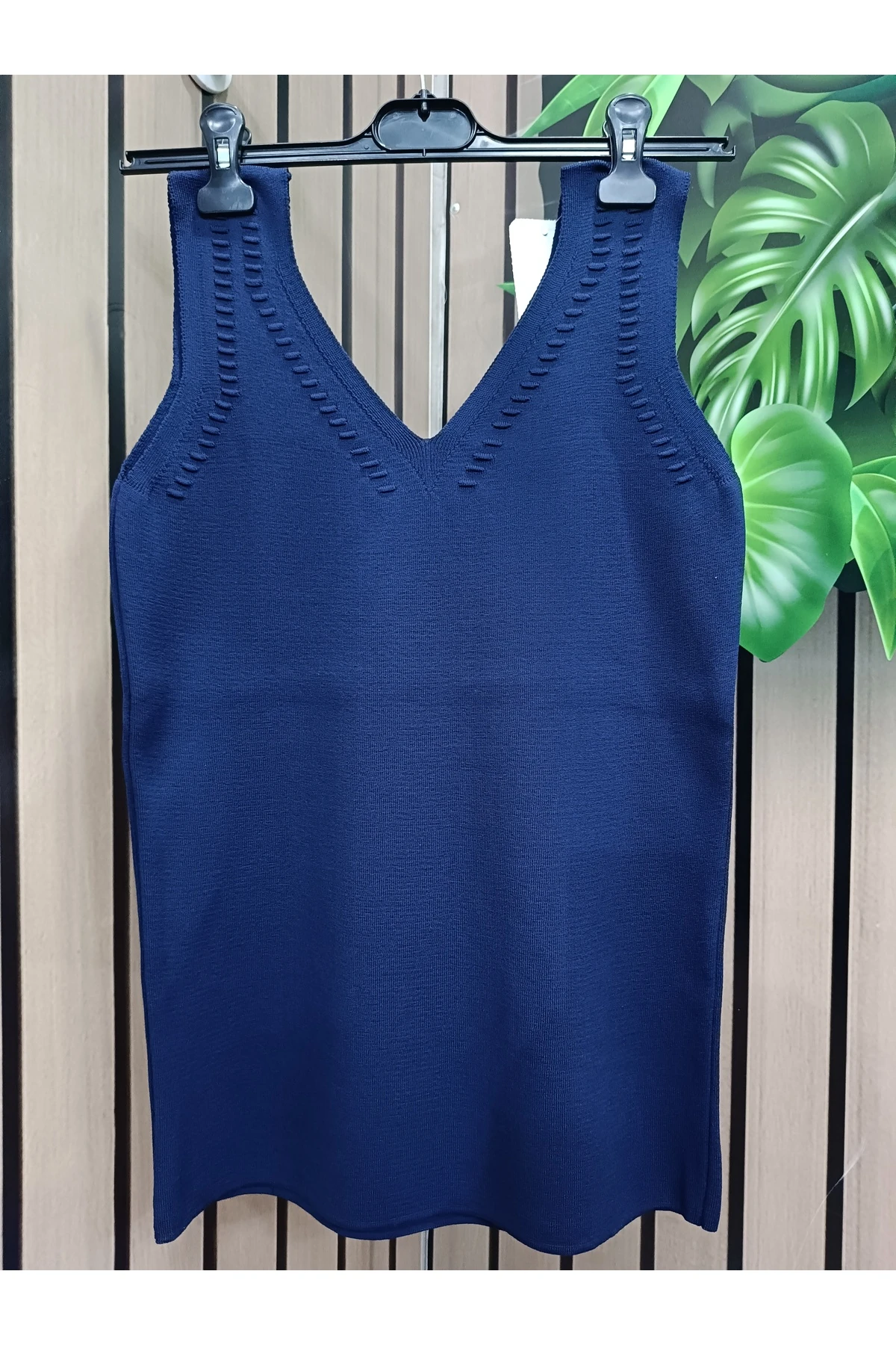 Büyük beden v yaka triko atlet