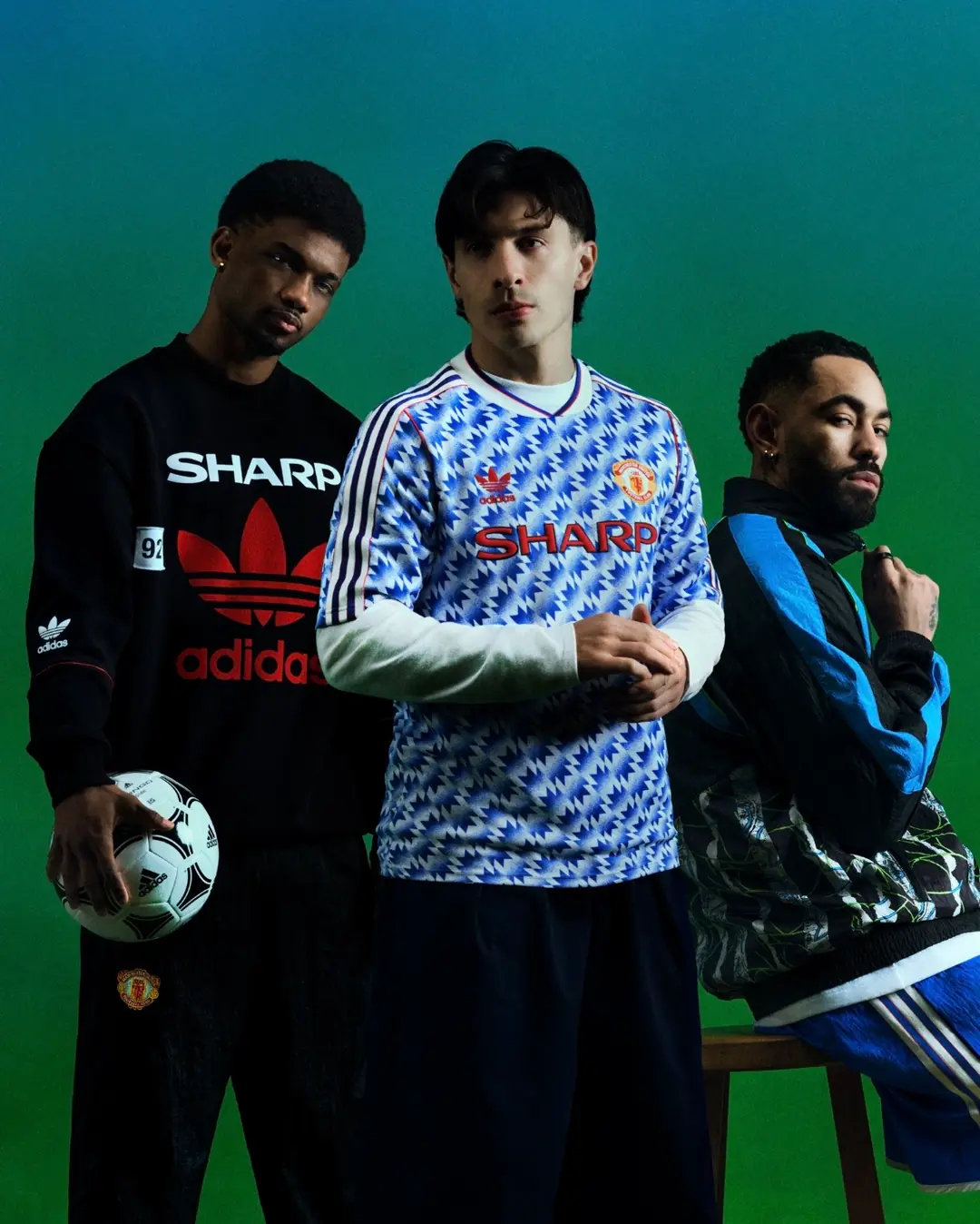 <b>adidas x Manchester United arşivinden çıkan bu ikonik parçaları, yeni nesil taşıyor.</b>