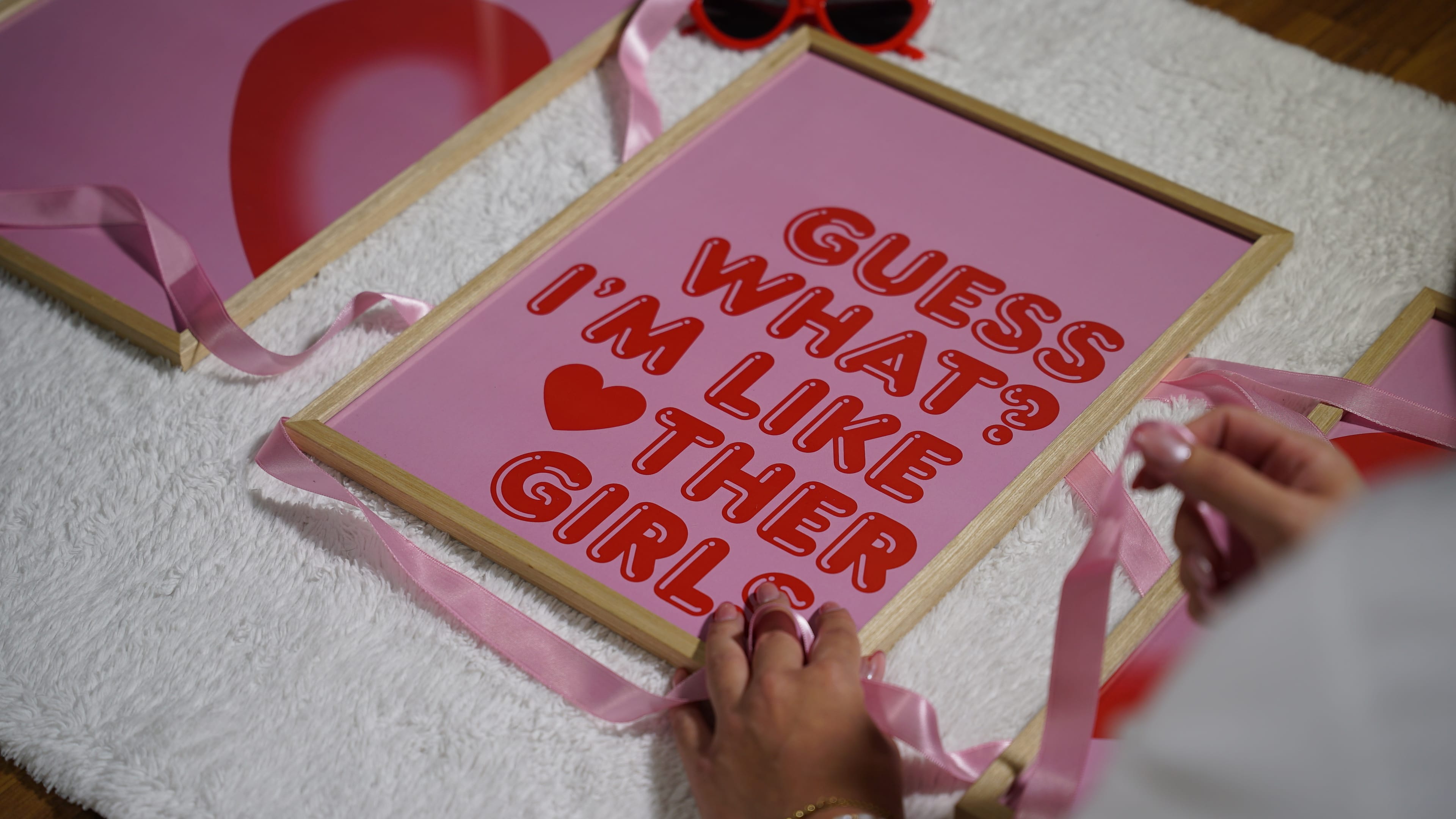 "Guess what? I'm like other girls" 3'lü Set - Light