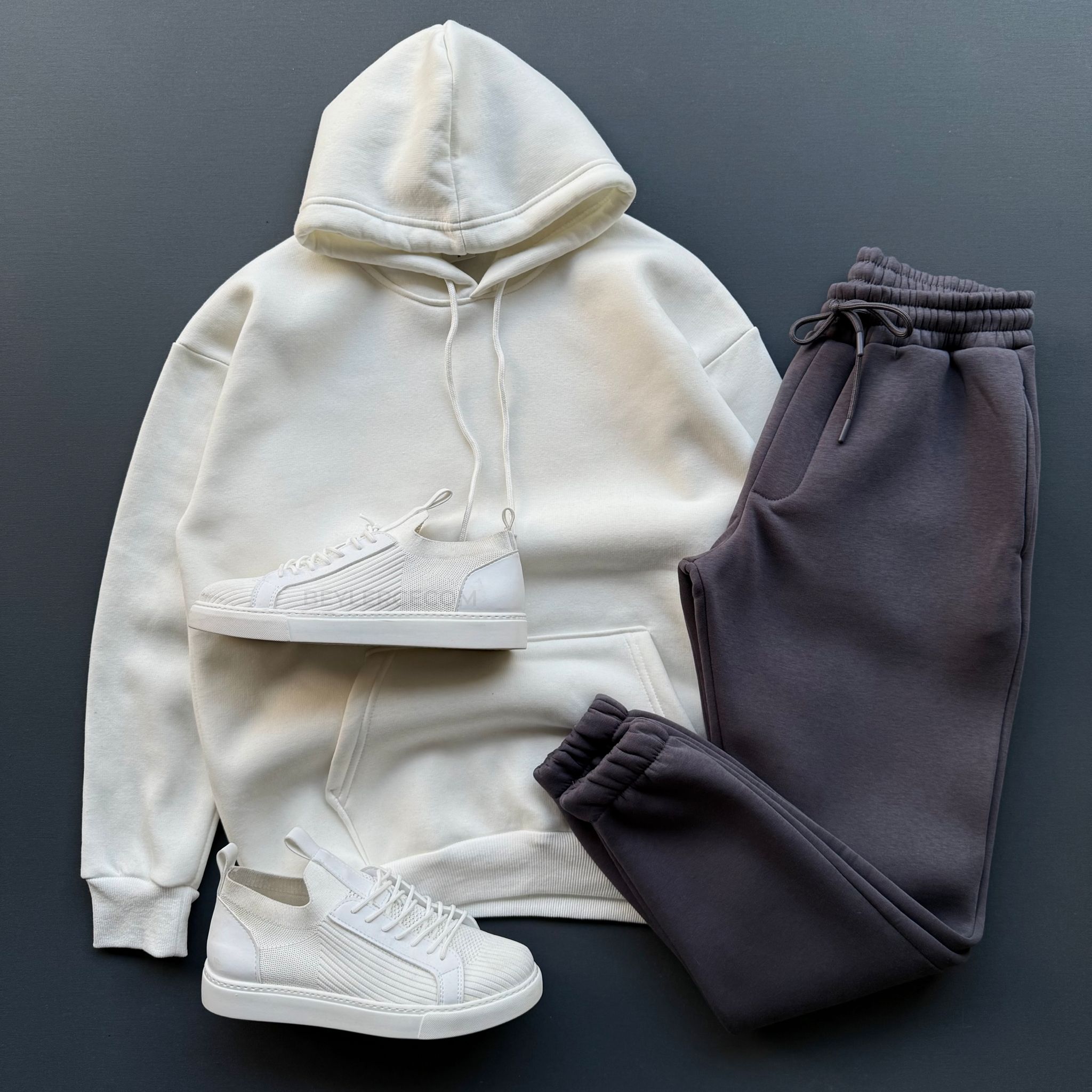 Kanguru Sweatshirt + Lastik Paça Eşofman Kombin