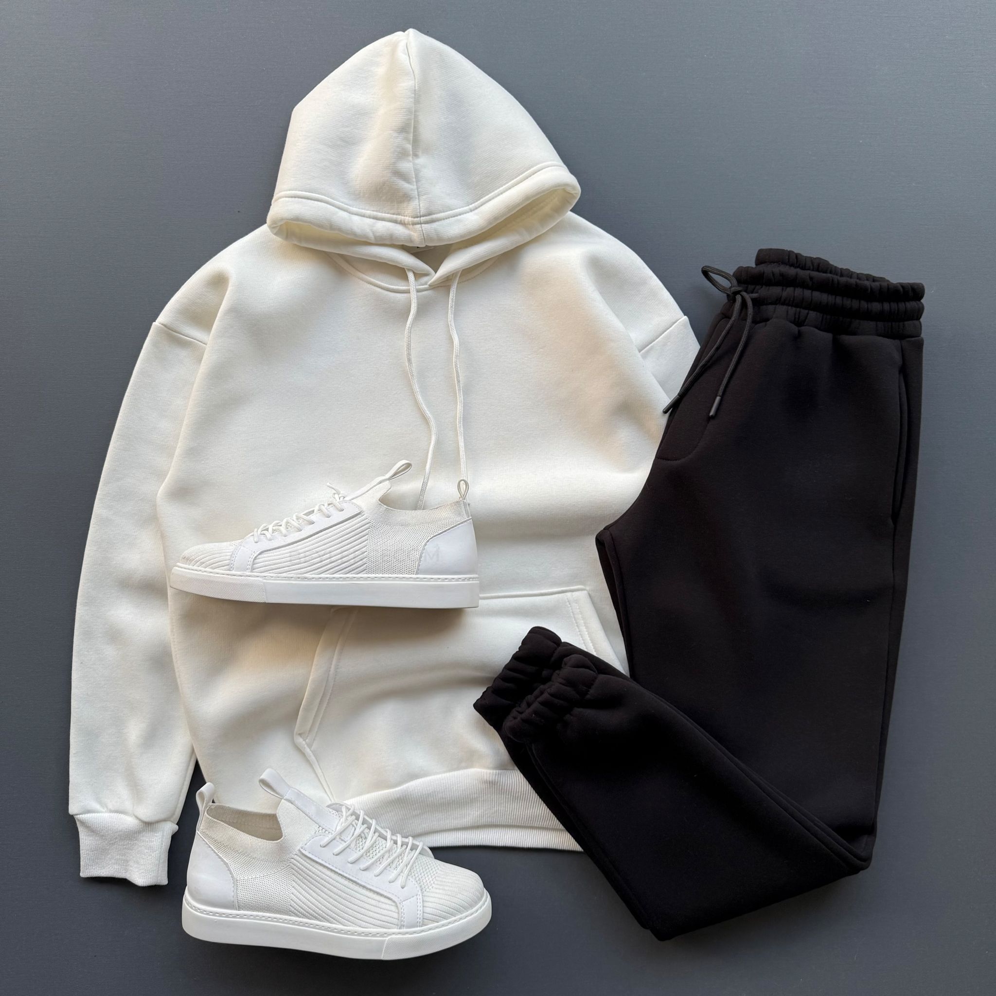 Kanguru Sweatshirt + Lastik Paça Eşofman Kombin