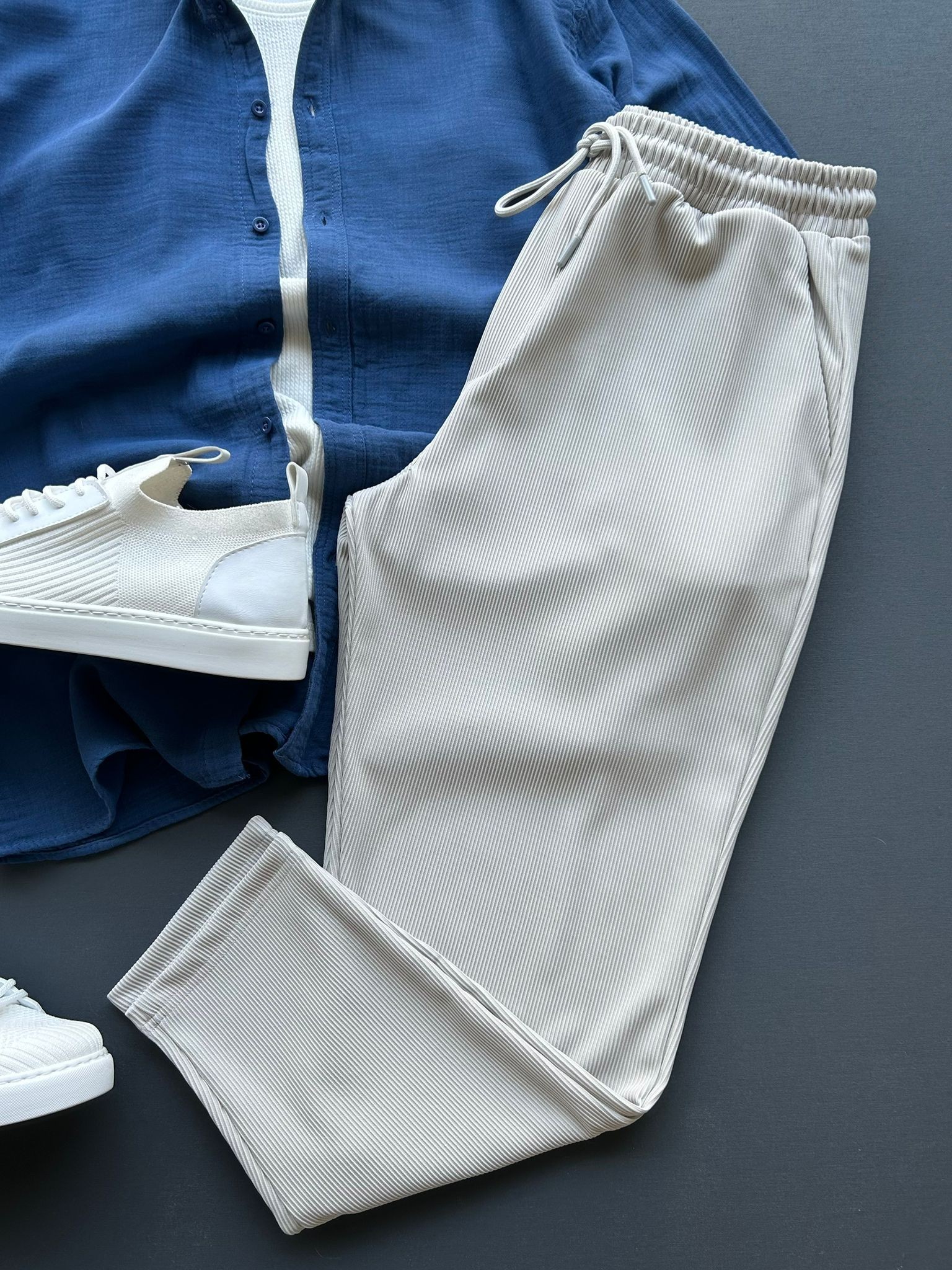 Yıkamalı Oversize Keten Gömlek + Boyfriend Fitilli Pantolon Kombin