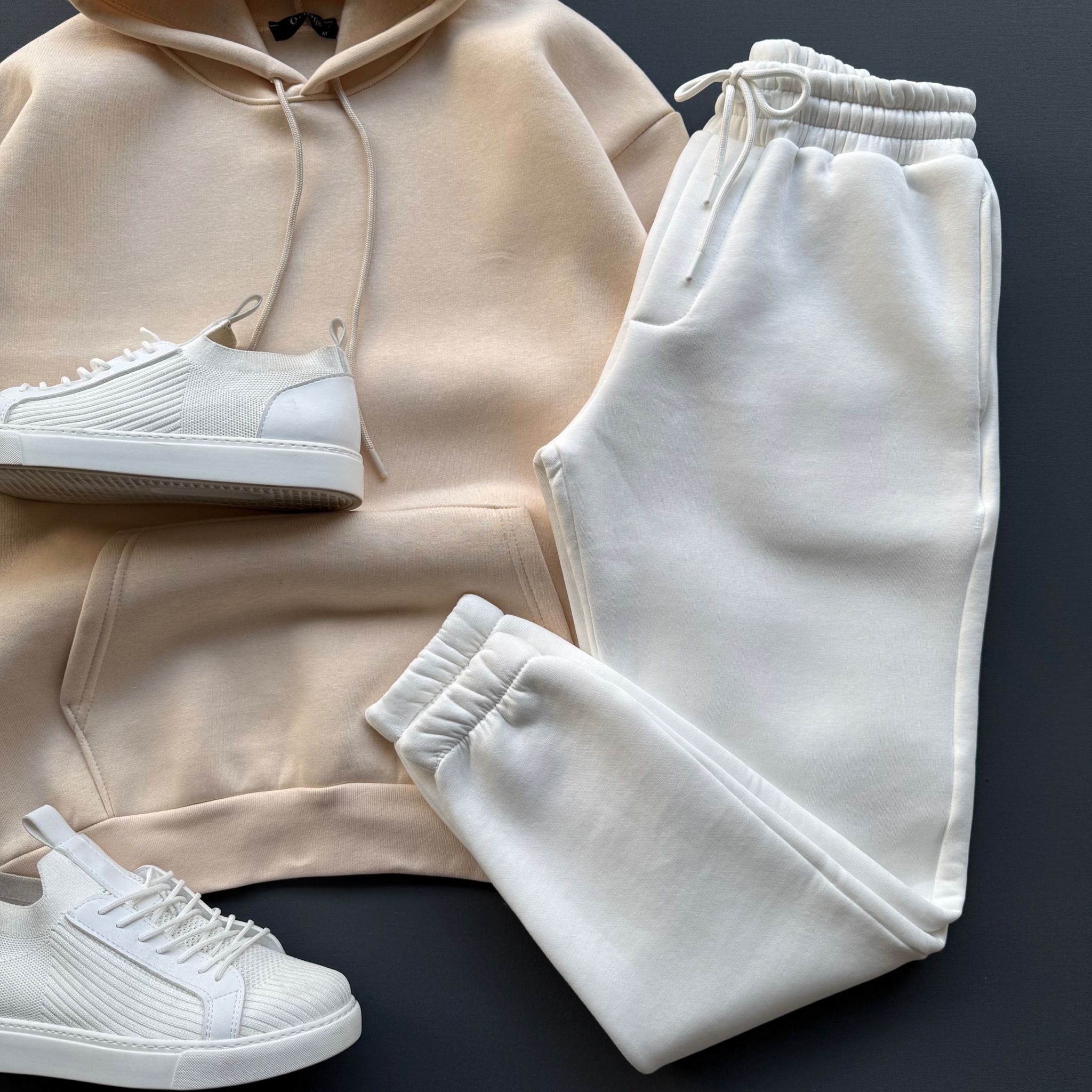 Kanguru Sweatshirt + Lastik Paça Eşofman Kombin