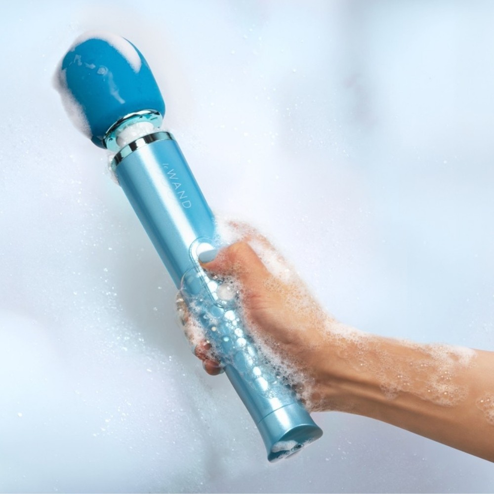 Le Wand Dive Luxurious Massage Wand Vibrator