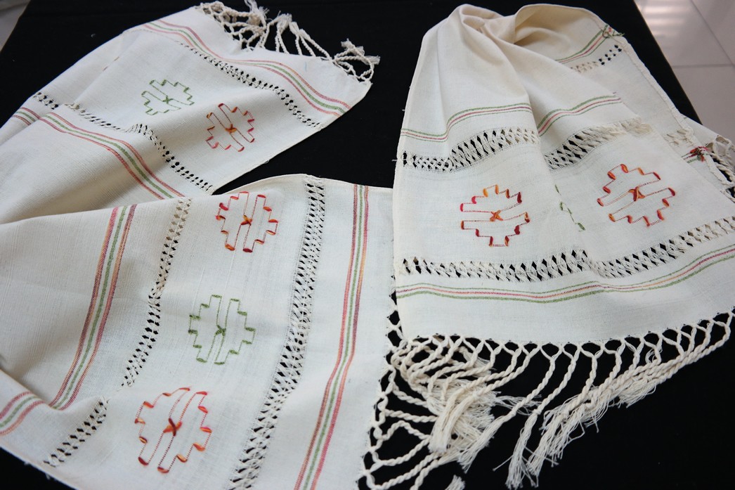 Kilim Desenli Dokuma Şömentabla Örtüsü
