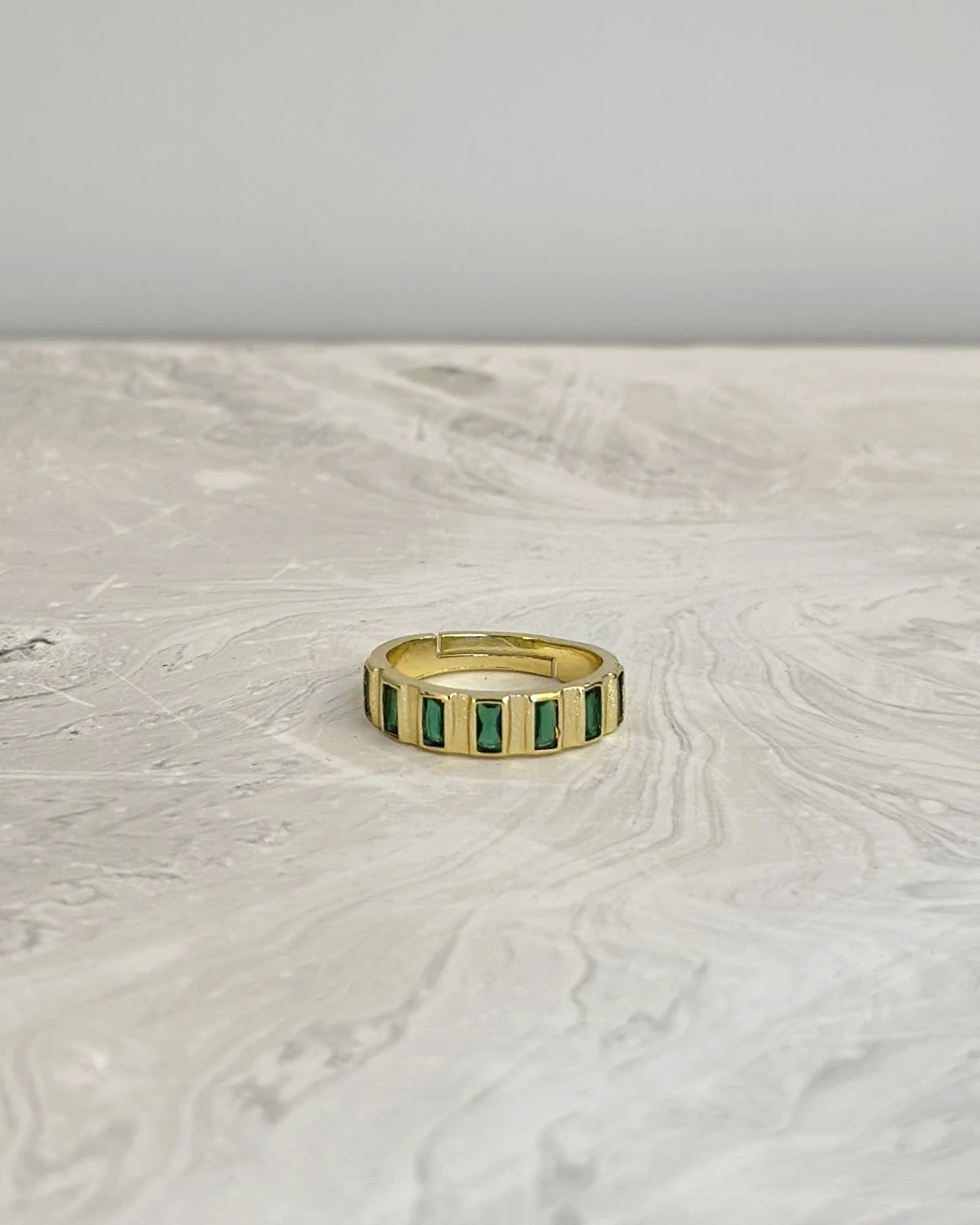 Emerald Glow – Ayarlanabilir Dikdörtgen Taşlı Yüzük