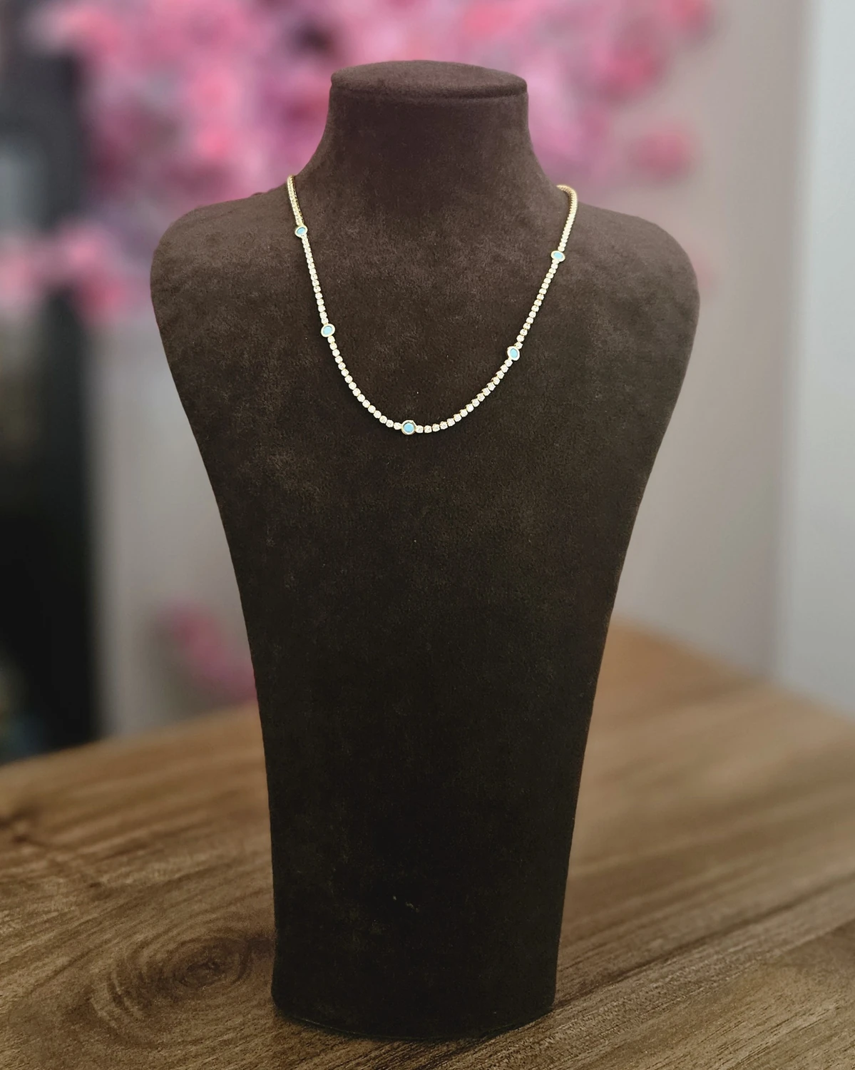 Azure Gleam – Mavi Mine Detaylı İnce Su Yolu Choker Kolye