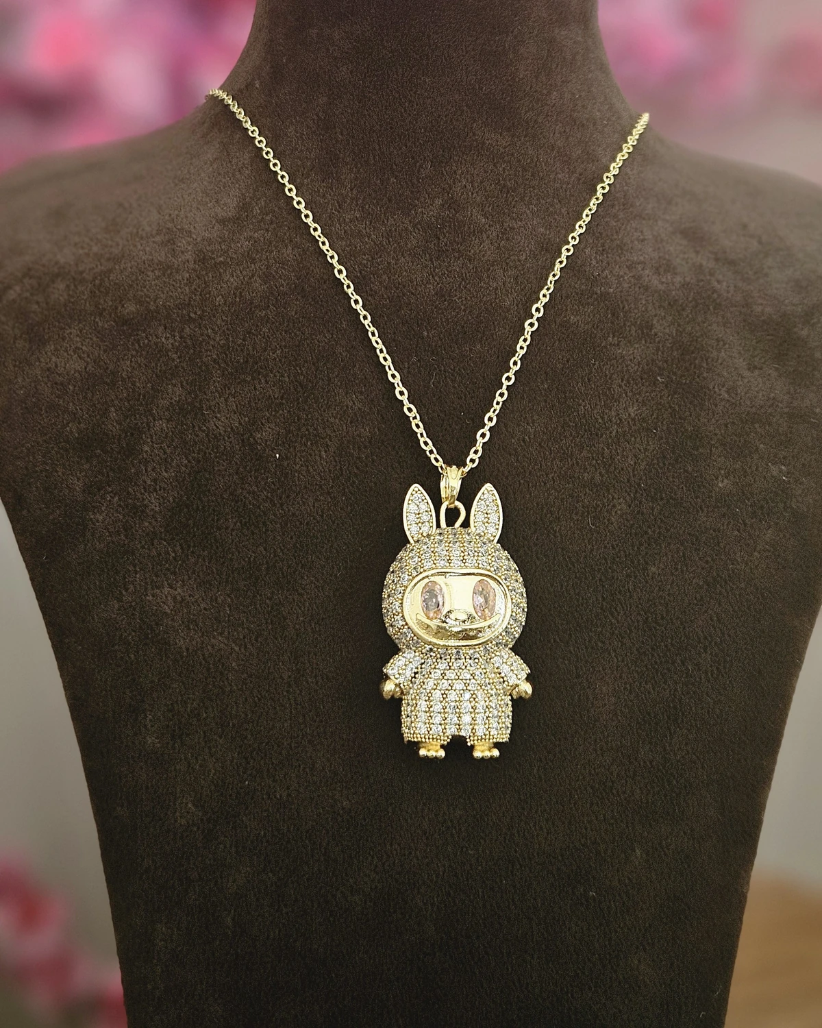 Labubu Figürlü Taşlı Kolye