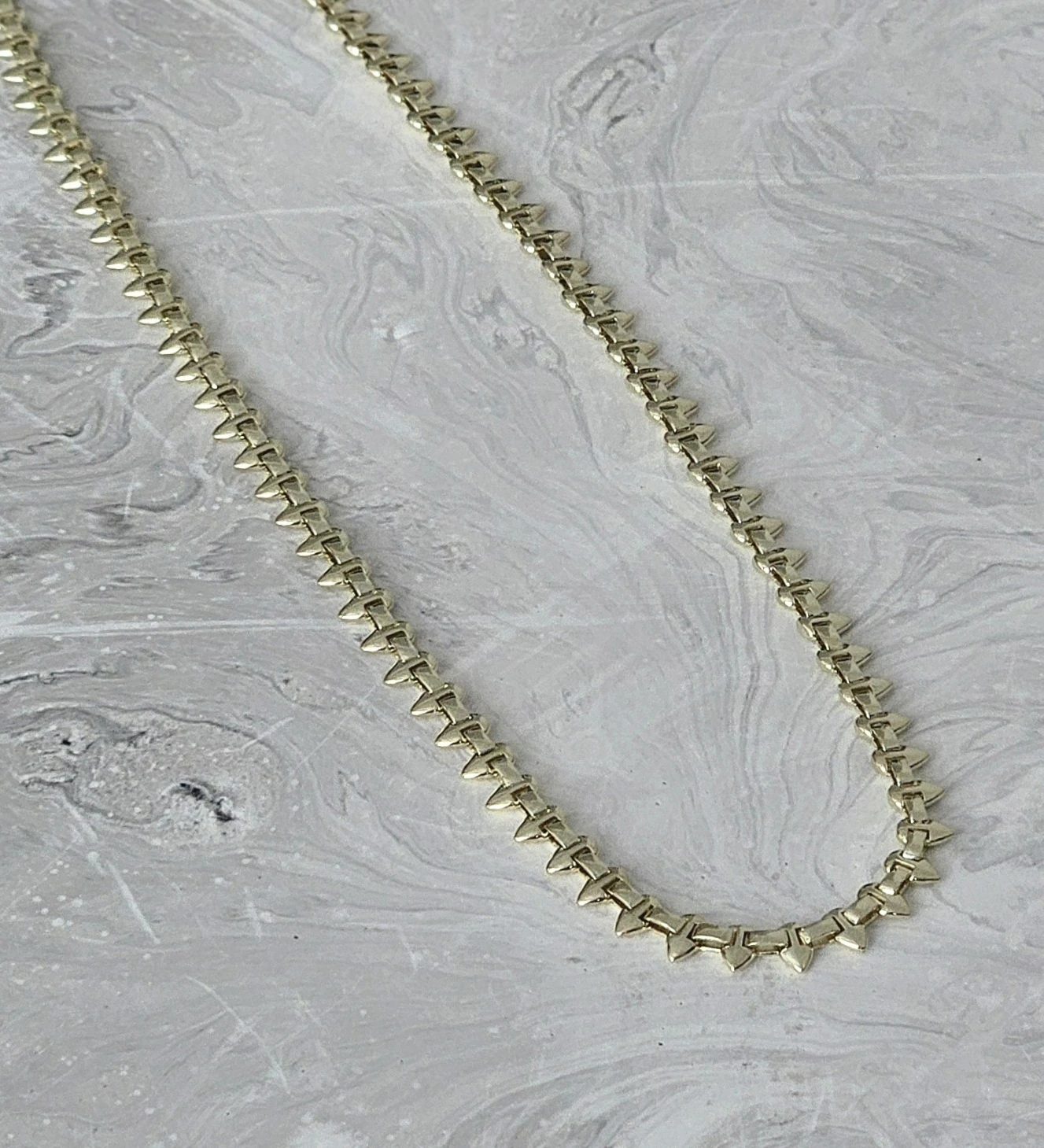 Golden Edge - Üçgen Detaylı Kolye