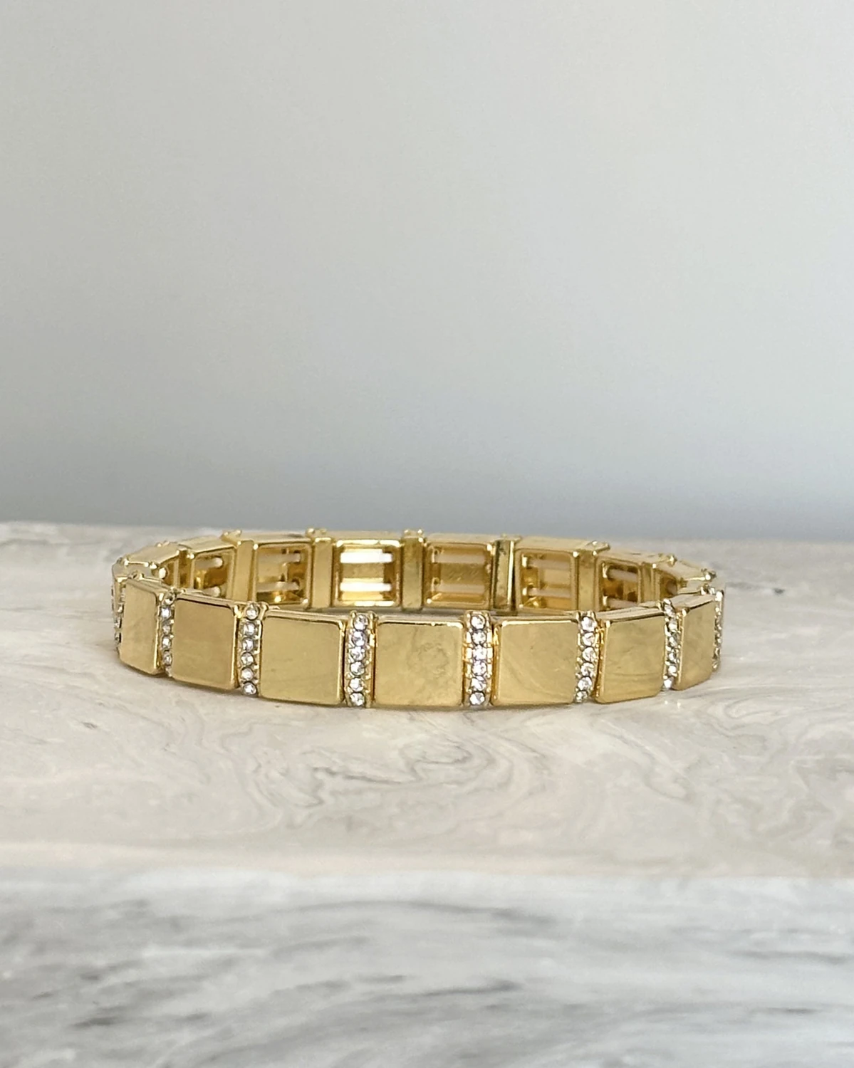 Bold Luxe – Gold Taş Detaylı Bilezik