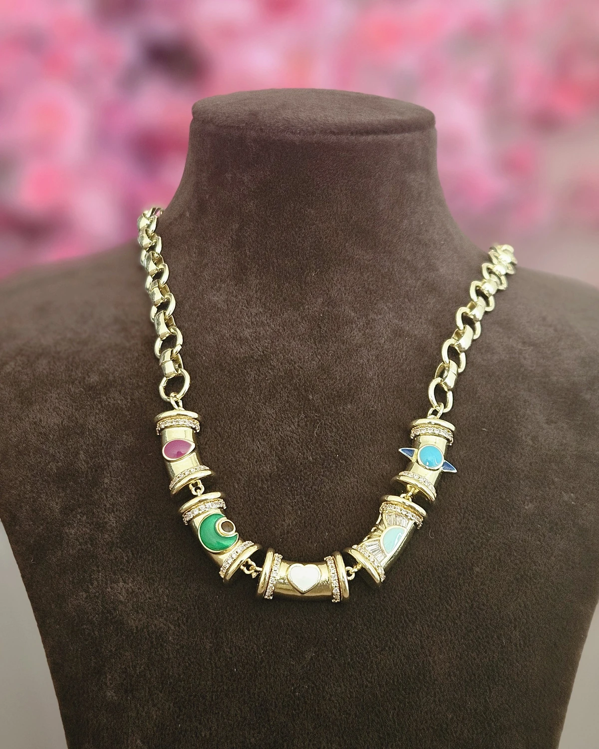 Chakra Harmony – Renkli Taşlı Zincir Altın Renginde Kolye