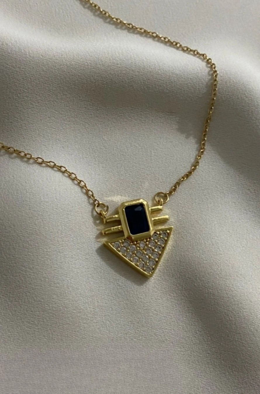 Serenay Baget Kararmaz Çelik Altın Renkli Kolye Laci Taşlı