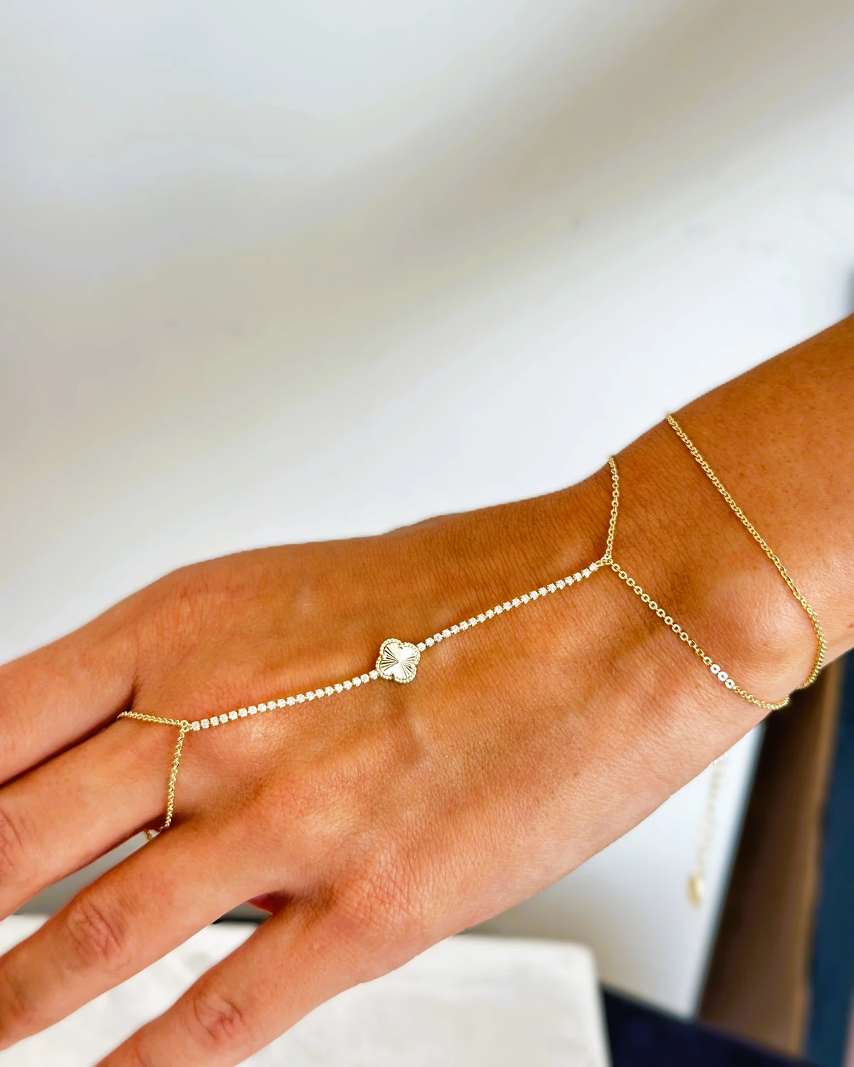 Glowy Clover - Yonca şahmeran