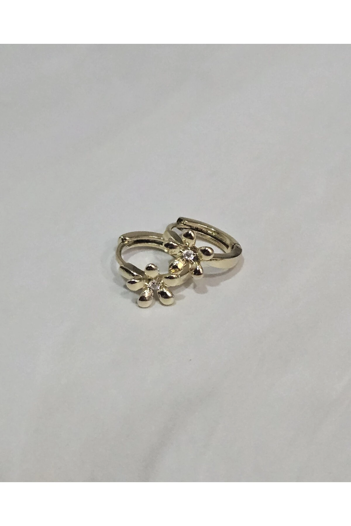 2’li Kararmayan Çelik Küpe Seti – Altın Renk, Çiçek Motifli İnci & Taşlı Tasarım