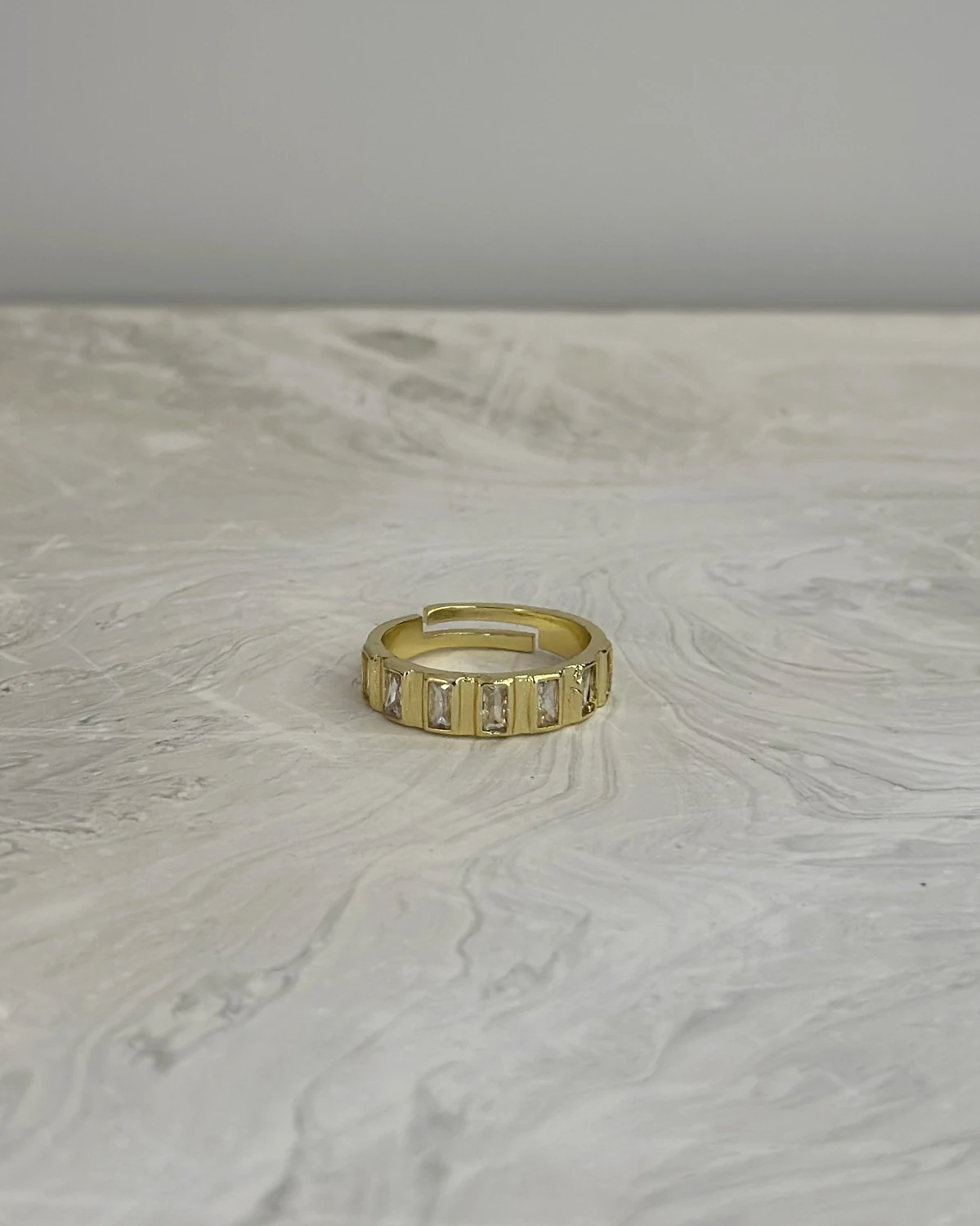 Crystal Line – Ayarlanabilir Dikdörtgen Taş Sıralı Yüzük