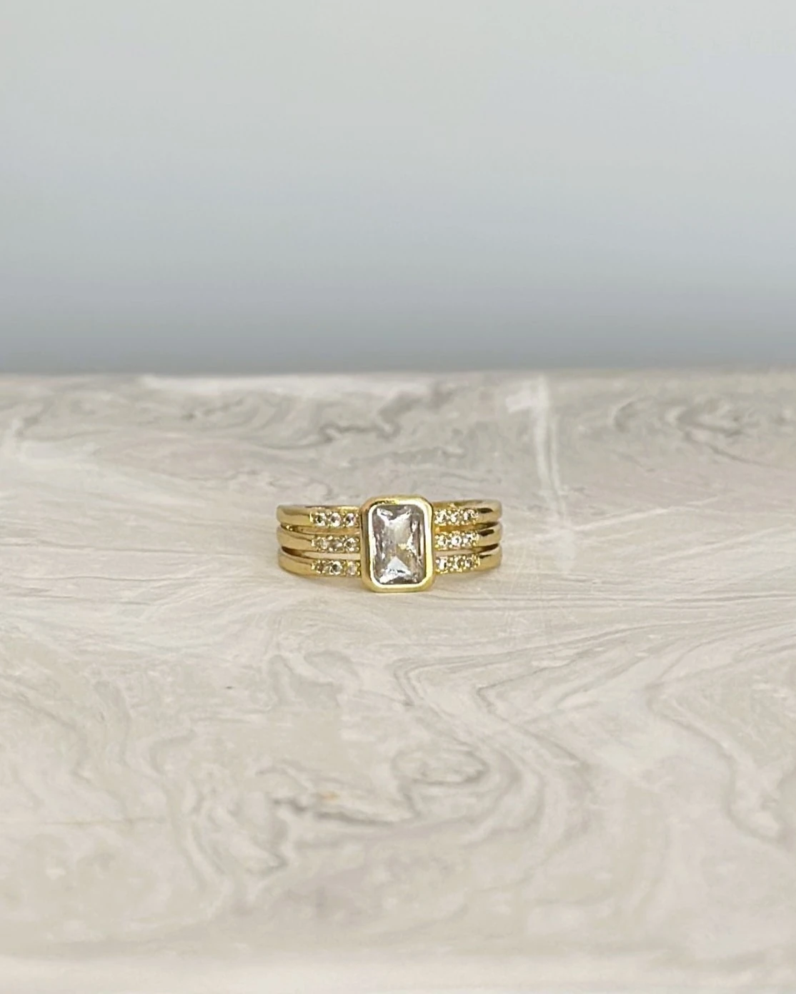 Luminous Frame – Ayarlanabilir Dikdörtgen Taşlı Yüzük