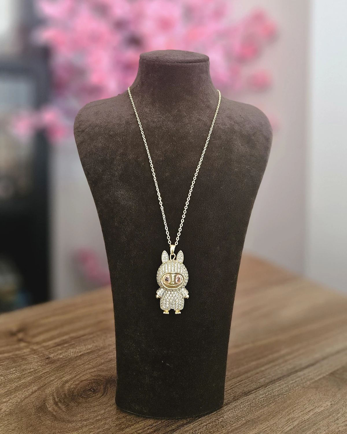 Labubu Figürlü Taşlı Kolye