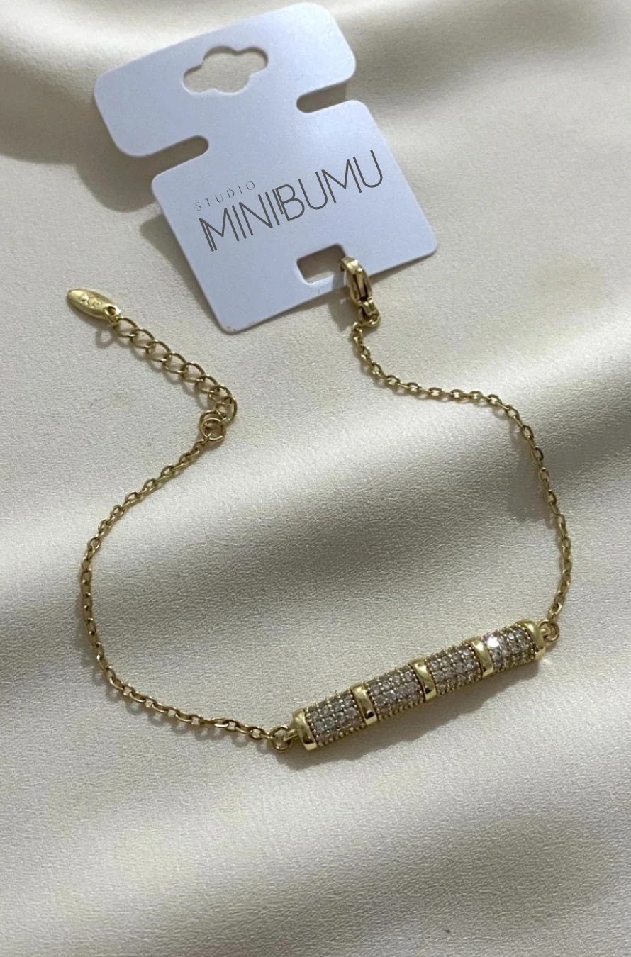 TAŞ DETAYLI KÜNYE MODEL KARARMAZ ÇELİK ALTIN RENKLİ BİLEKLİK