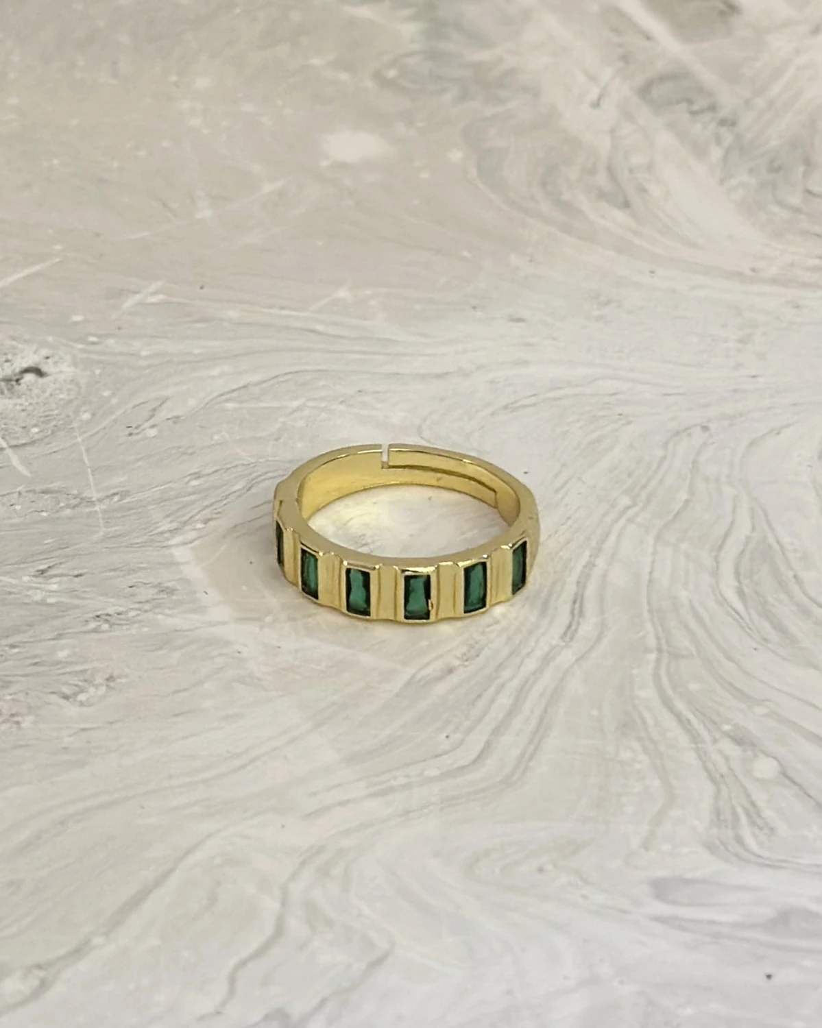 Emerald Glow – Ayarlanabilir Dikdörtgen Taşlı Yüzük