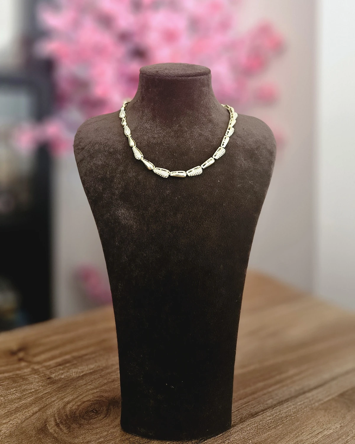 Radiant Bold – Kalın Damla Taşlı Statement Kolye