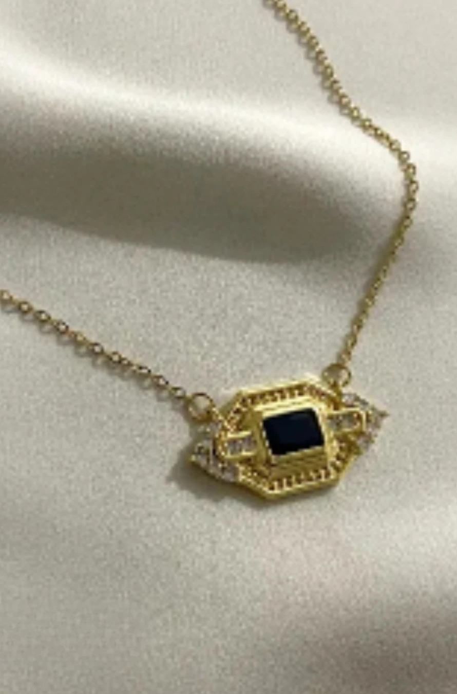 Serenay Baget Kararmaz Çelik Altın Renkli Kolye Laci Taşlı