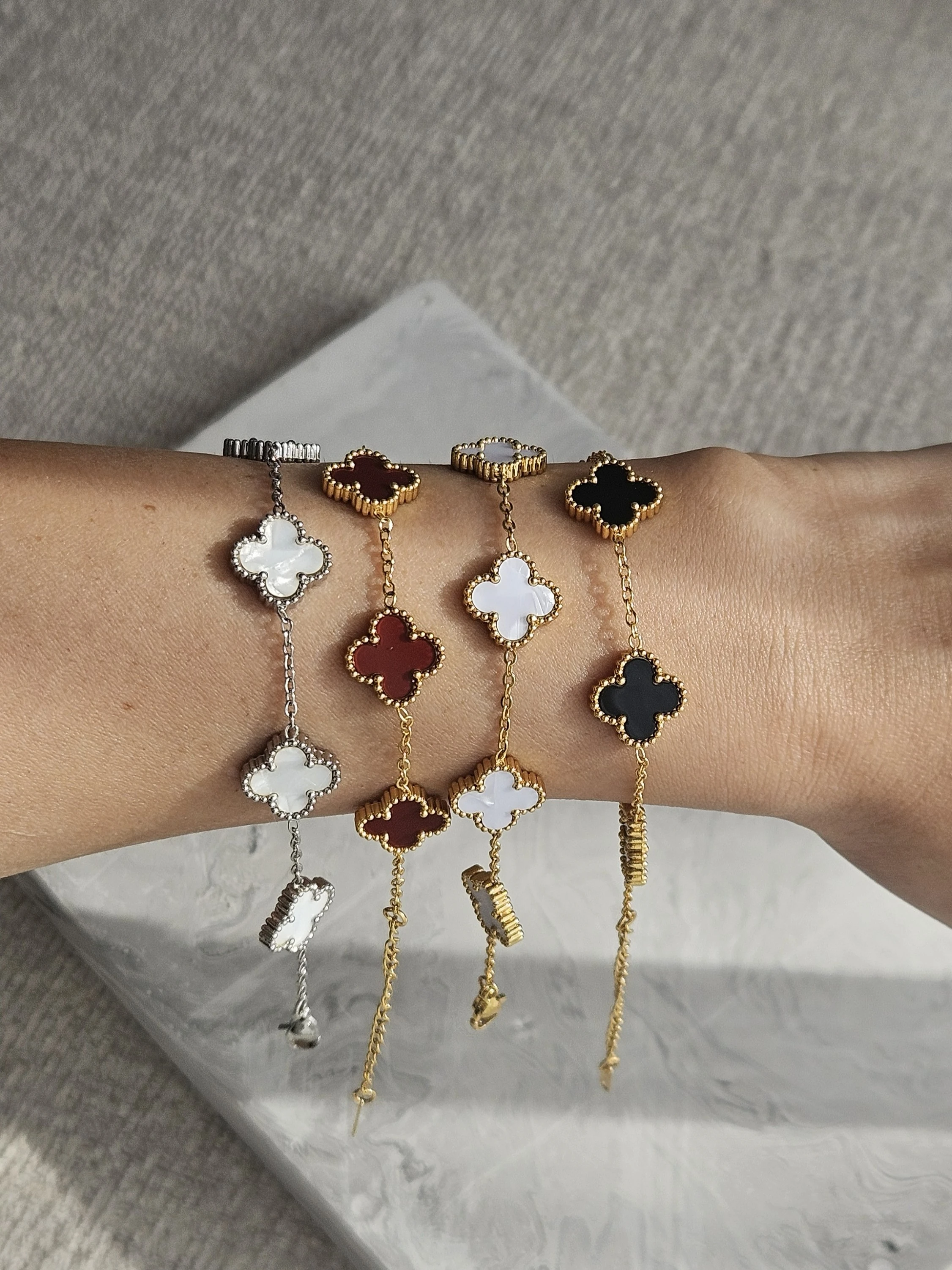 VANCLEFF MODEL YONCALI KARARMAZ ÇELİK SİYAH RENKLİ BİLEKLİK