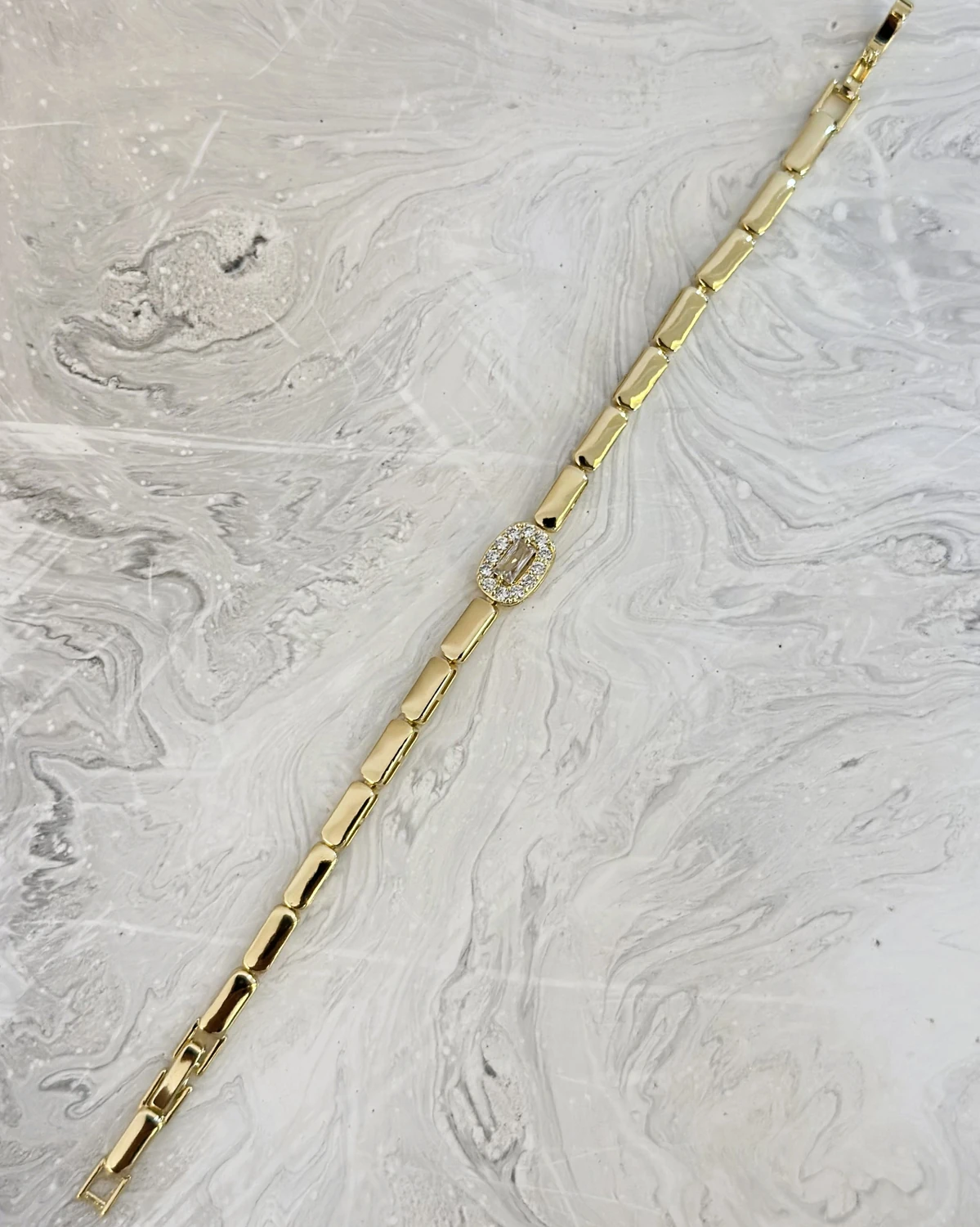 Luxe Oval – Taş Detaylı Zincir Bileklik