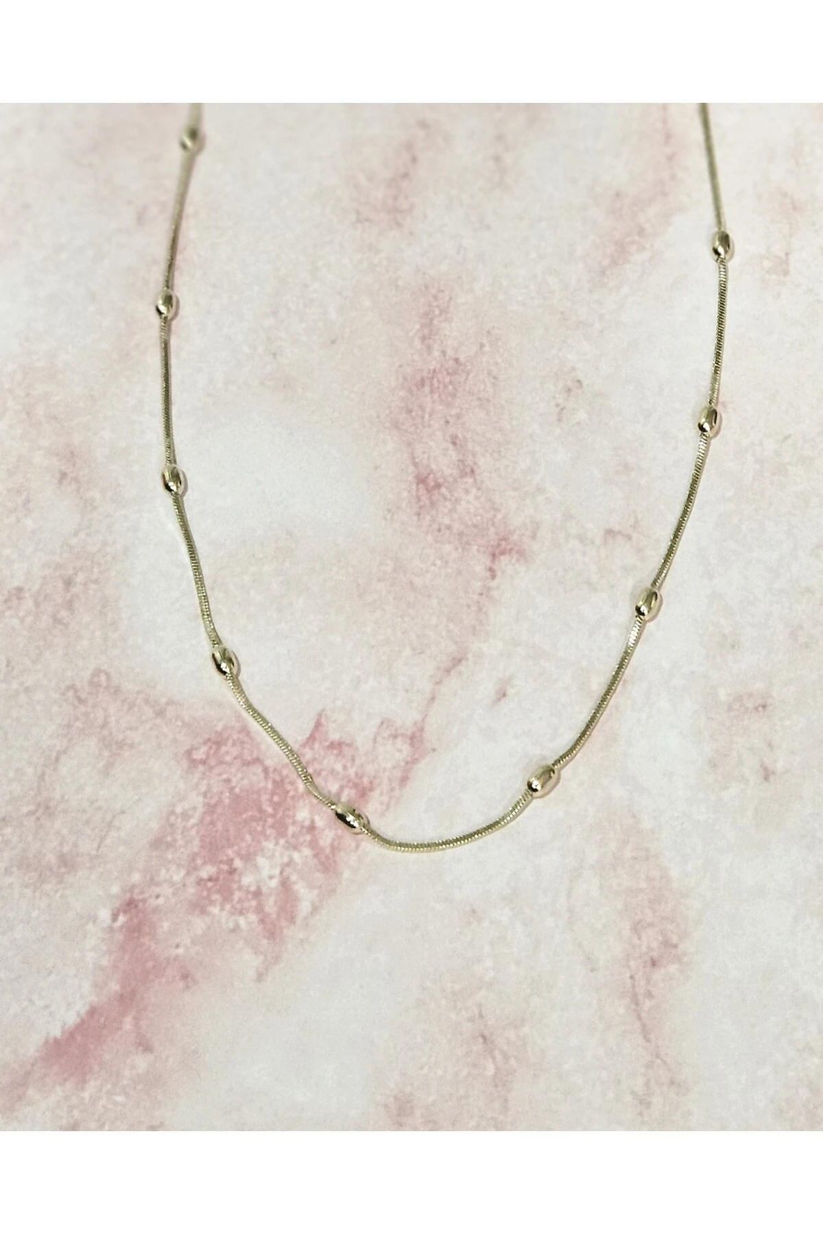 Minimal Topçuk Detaylı Kararmayan Çelik Kolye – Altın Renk Paslanmaz Çelik