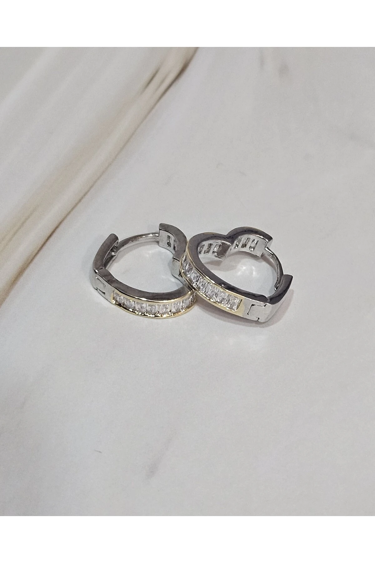 2’li Kararmayan Çelik Küpe Seti – Altın Renk, Kalp & Halka Taşlı