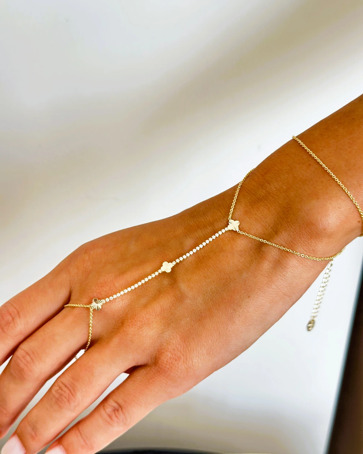 Triple Glowy Clover - Üç Yonca Şahmeran