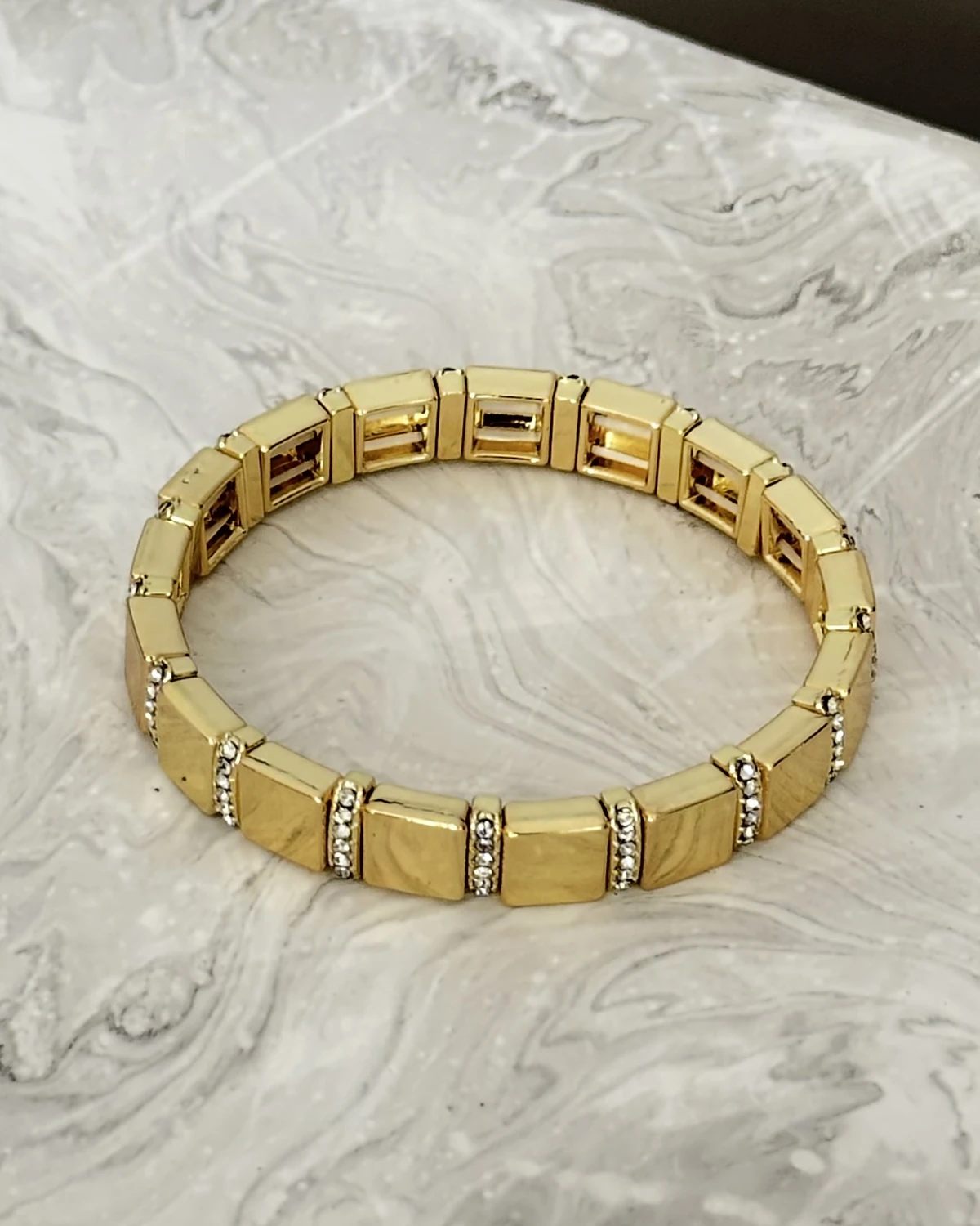 Bold Luxe – Gold Taş Detaylı Bilezik